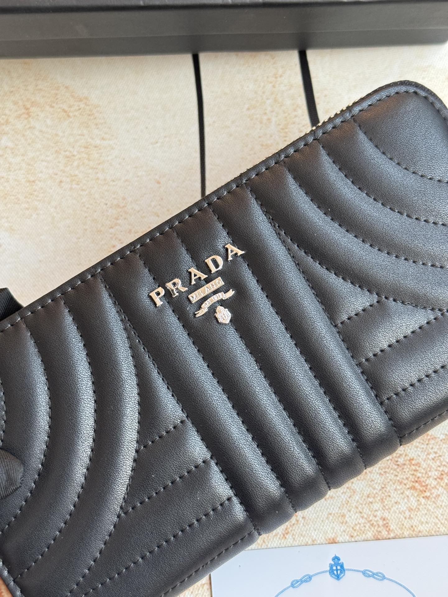 ZPクラシック小型単拉ファスナー財布 - イタリア製牛皮使用