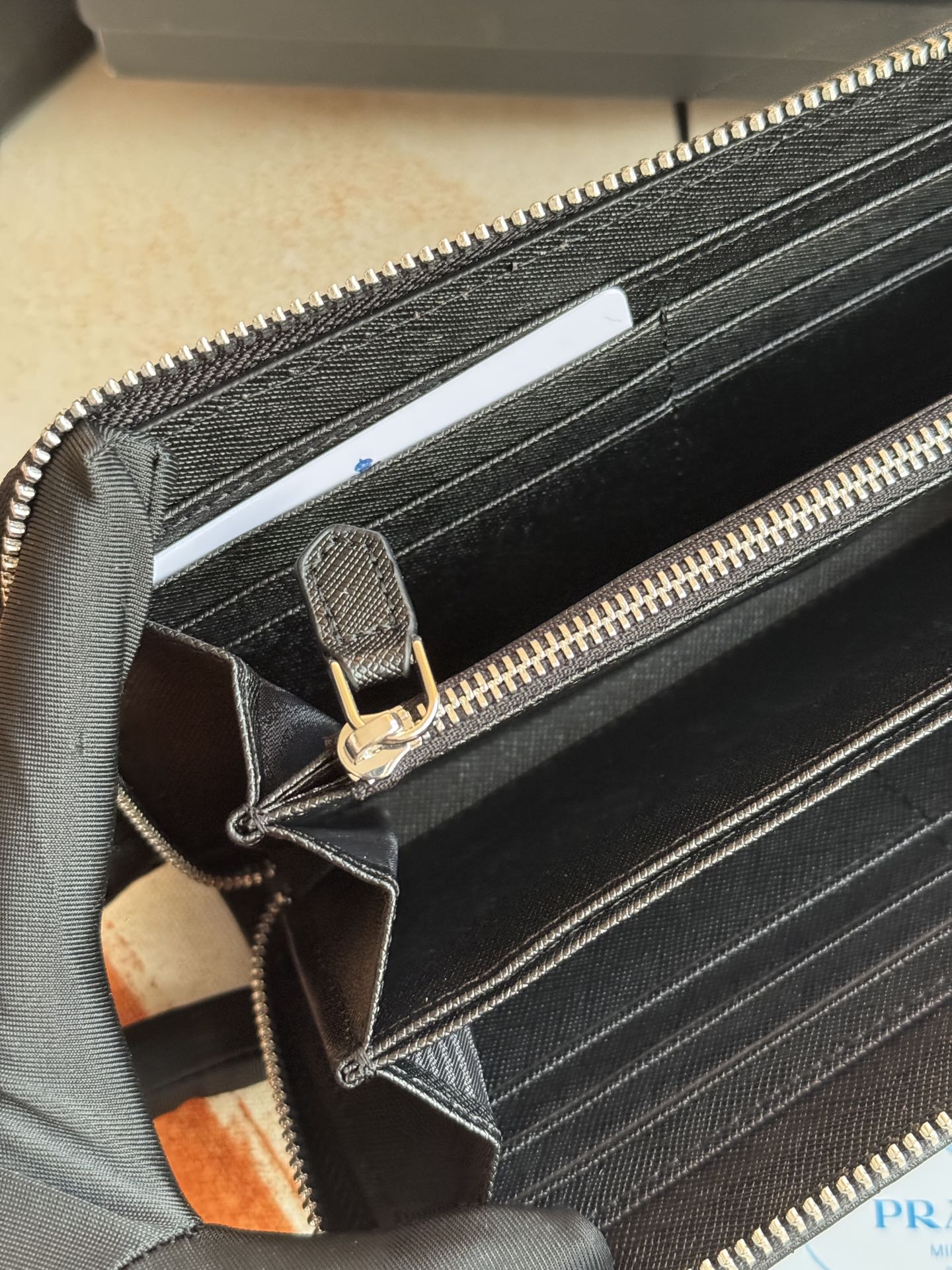 ZPクラシック小型単拉ファスナー財布 - イタリア製牛皮使用