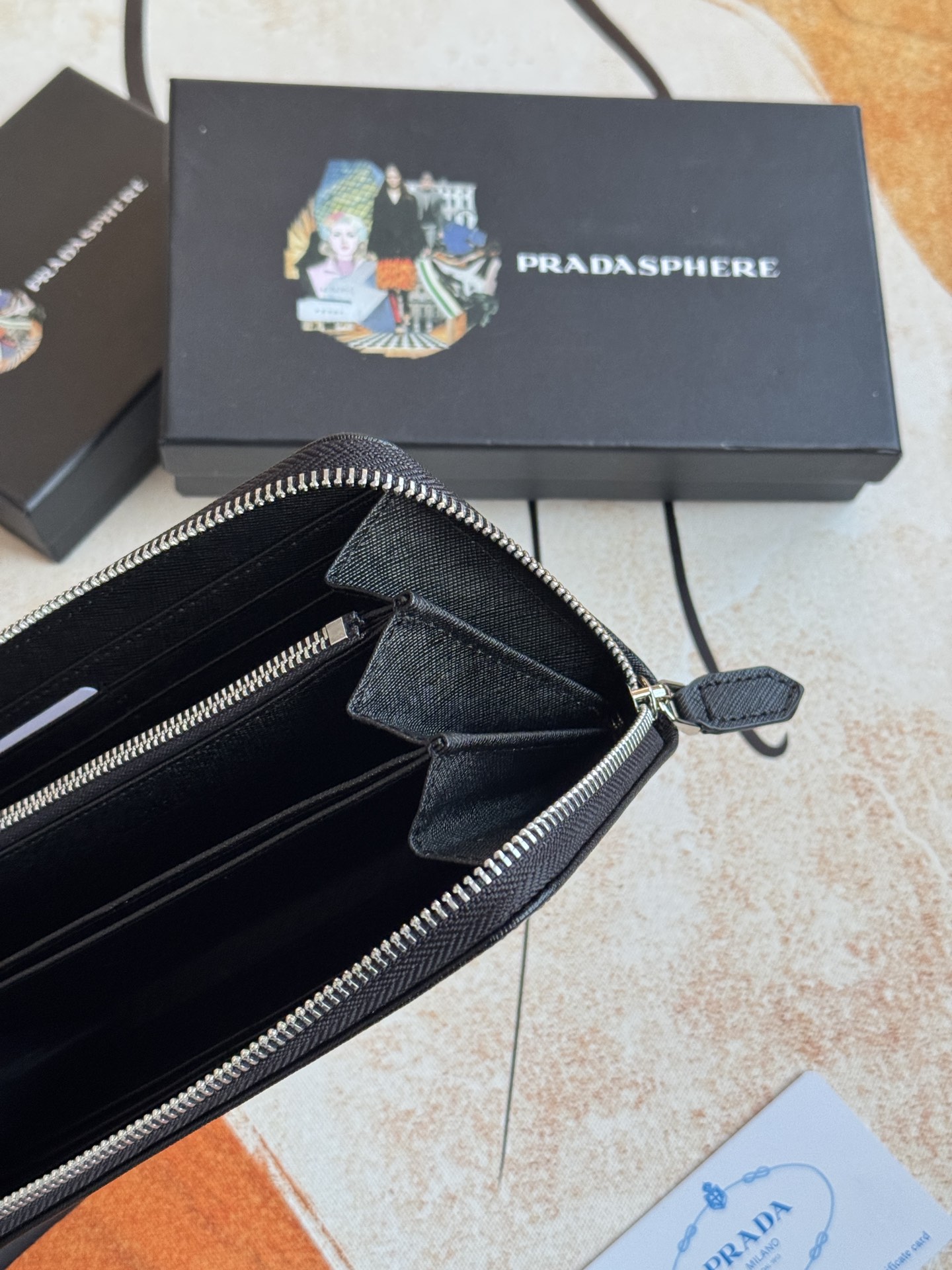 ZPクラシック小型単ラウンドジッパー財布 - 上質なイタリア製牛皮使用