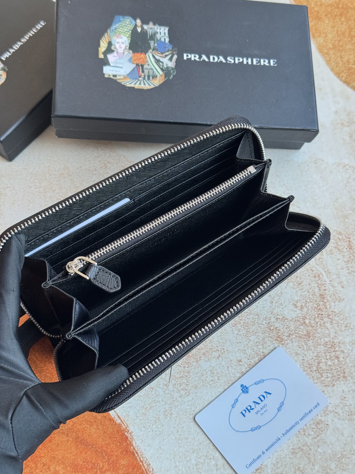 ZPクラシック小型単ラウンドジッパー財布 - 上質なイタリア製牛皮使用