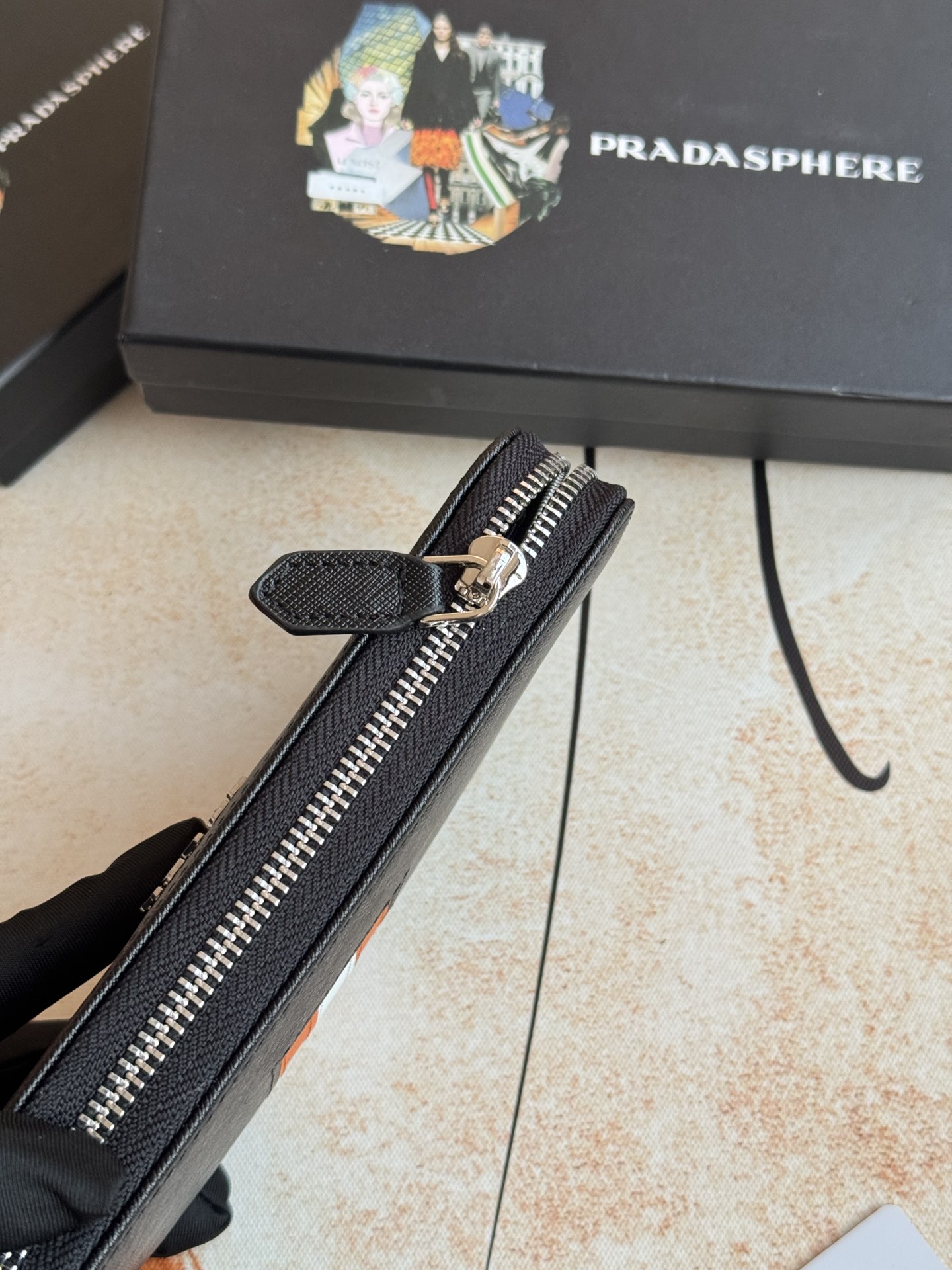 ZPクラシック小型単ラウンドジッパー財布 - 上質なイタリア製牛皮使用