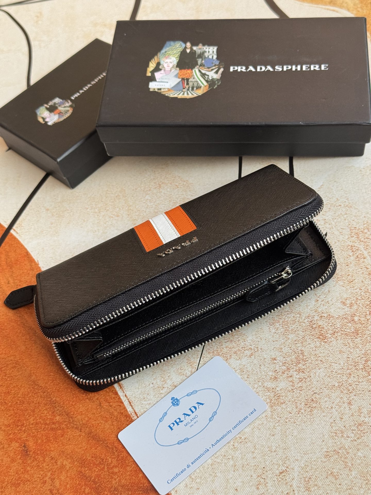 ZPクラシック小型単ラウンドジッパー財布 - 上質なイタリア製牛皮使用