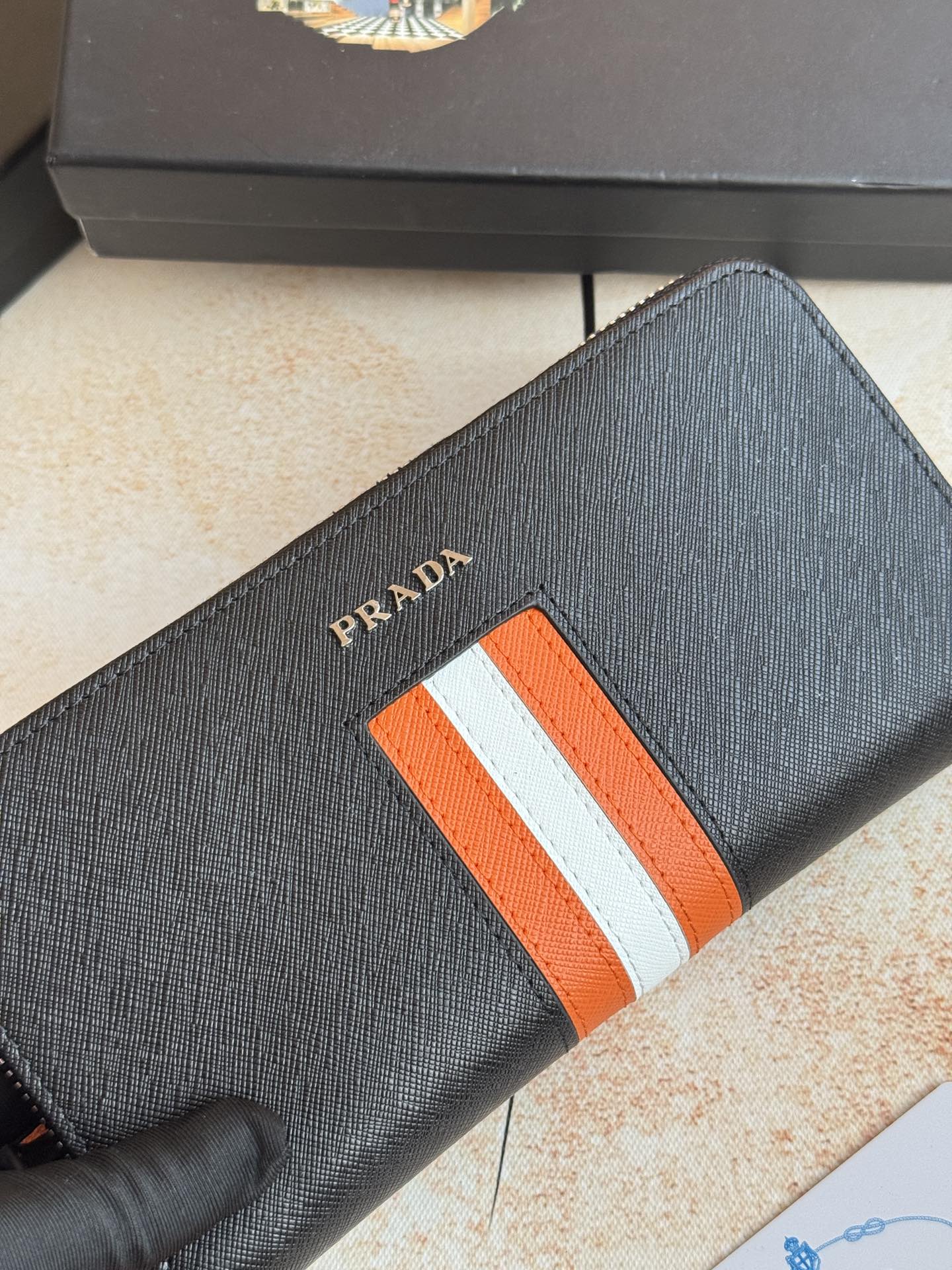 ZPクラシック小型単ラウンドジッパー財布 - 上質なイタリア製牛皮使用