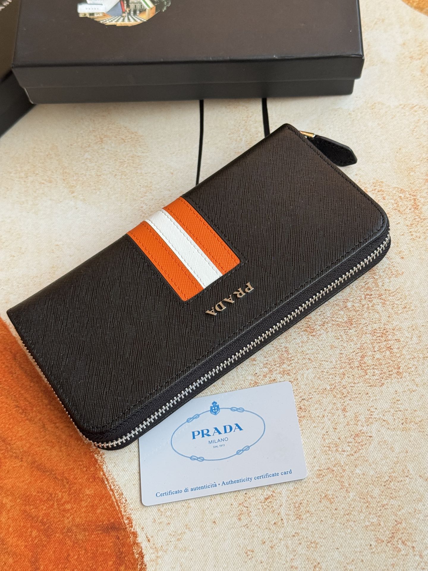 ZPクラシック小型単ラウンドジッパー財布 - 上質なイタリア製牛皮使用