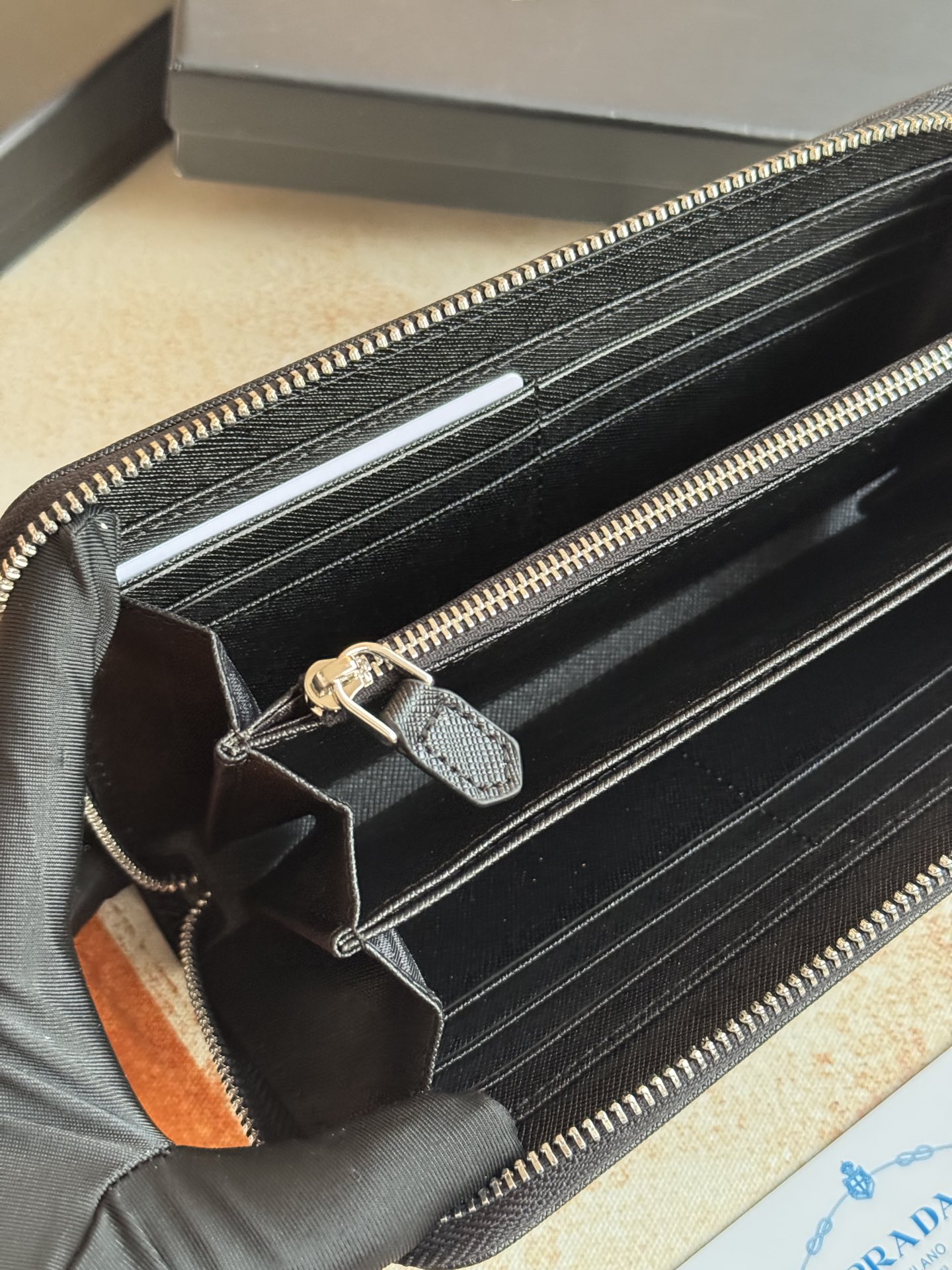 ZPクラシック単拉链財布 - 高級イタリアンレザー製