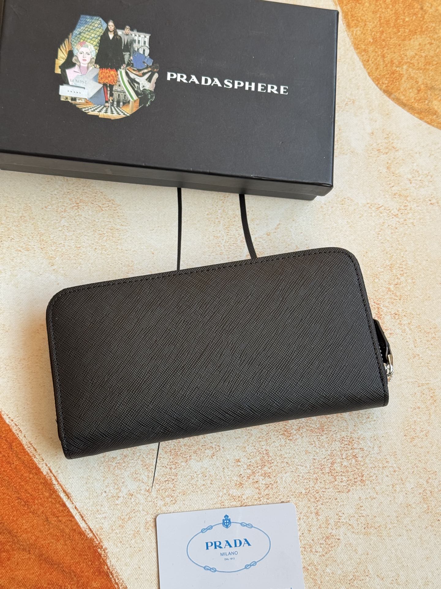 ZPクラシック小型単拉链財布 - イタリア製の高品質牛皮使用