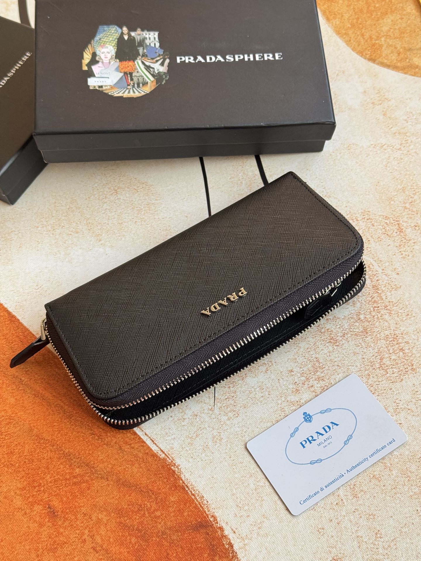 ZPクラシック小型単拉链財布 - イタリア製の高品質牛皮使用