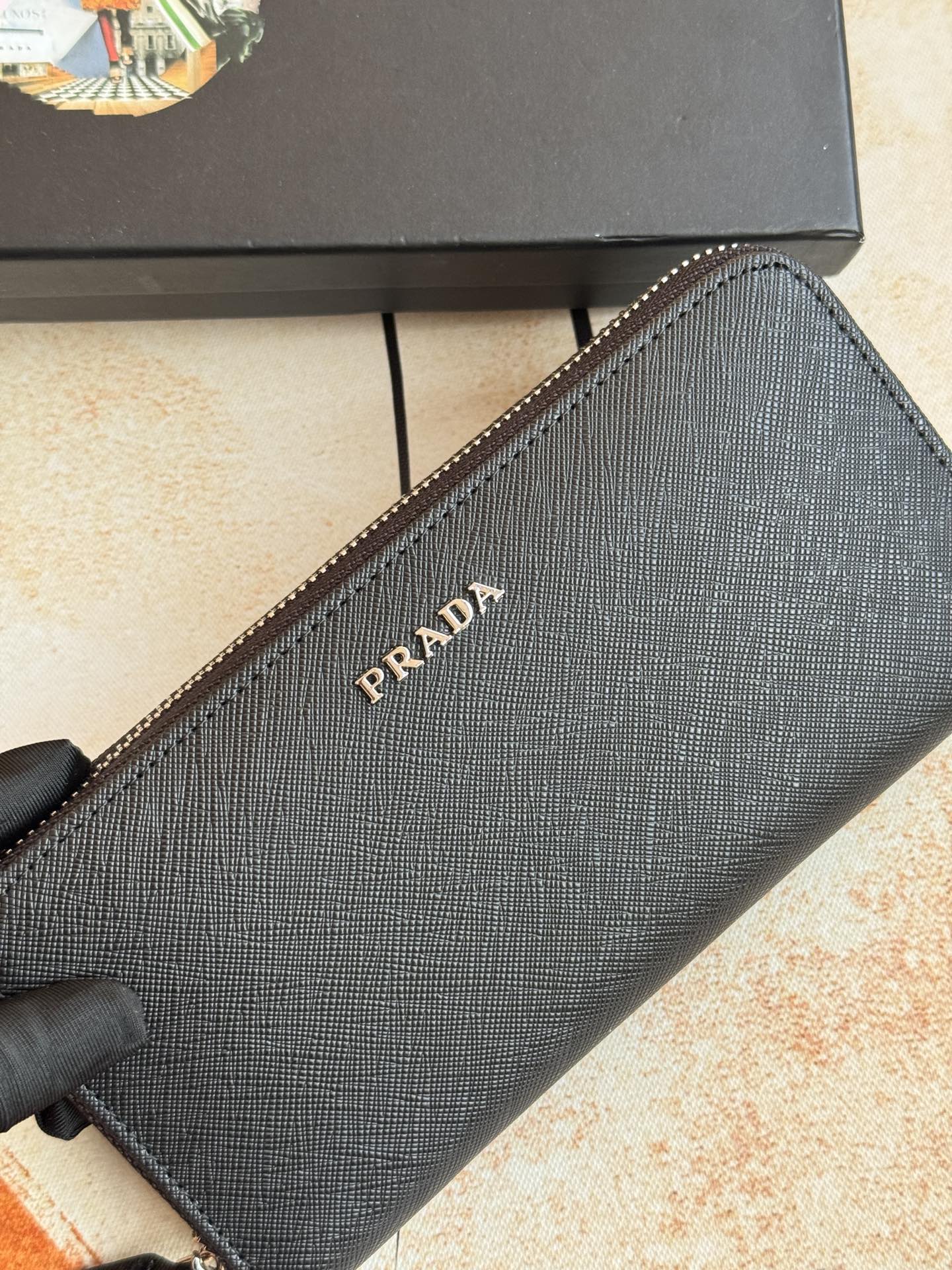 ZPクラシック小型単拉链財布 - イタリア製の高品質牛皮使用