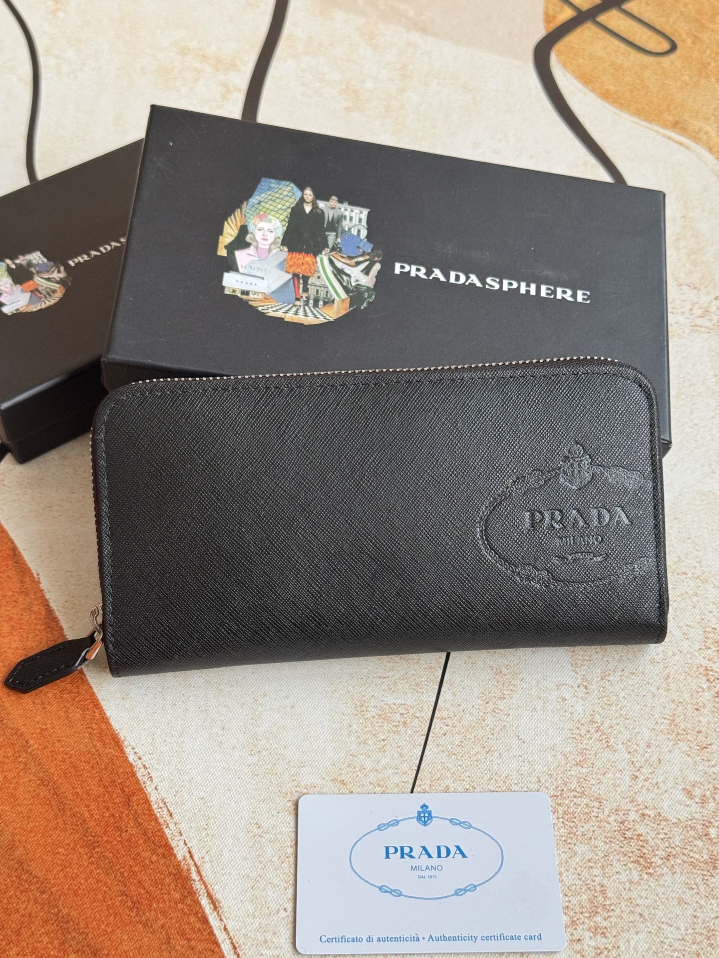 ZPクラシック小型単拉链財布 - イタリア製牛皮の高級感