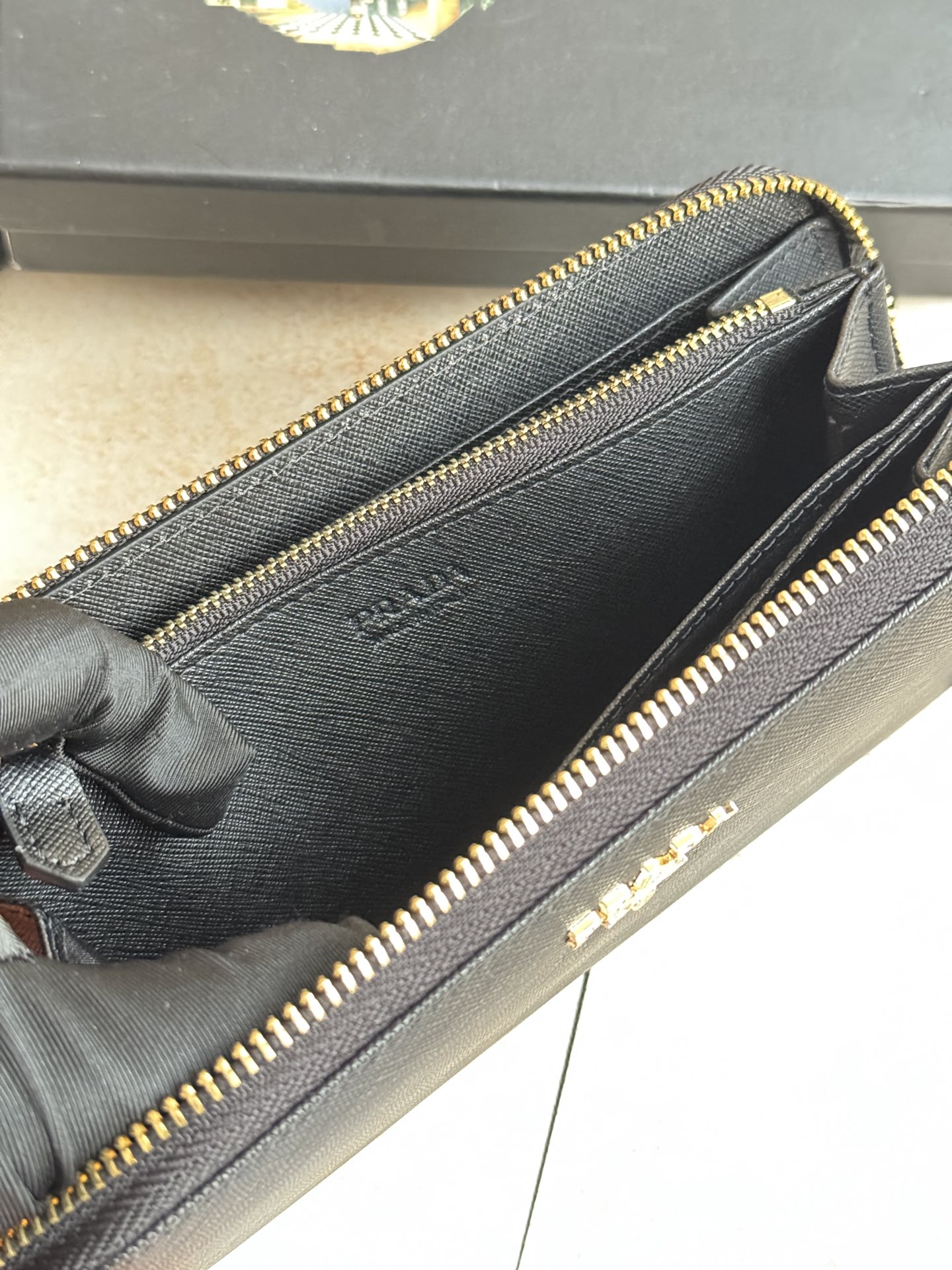 ZPクラシック小型単拉ファスナー財布 - イタリア製牛皮使用