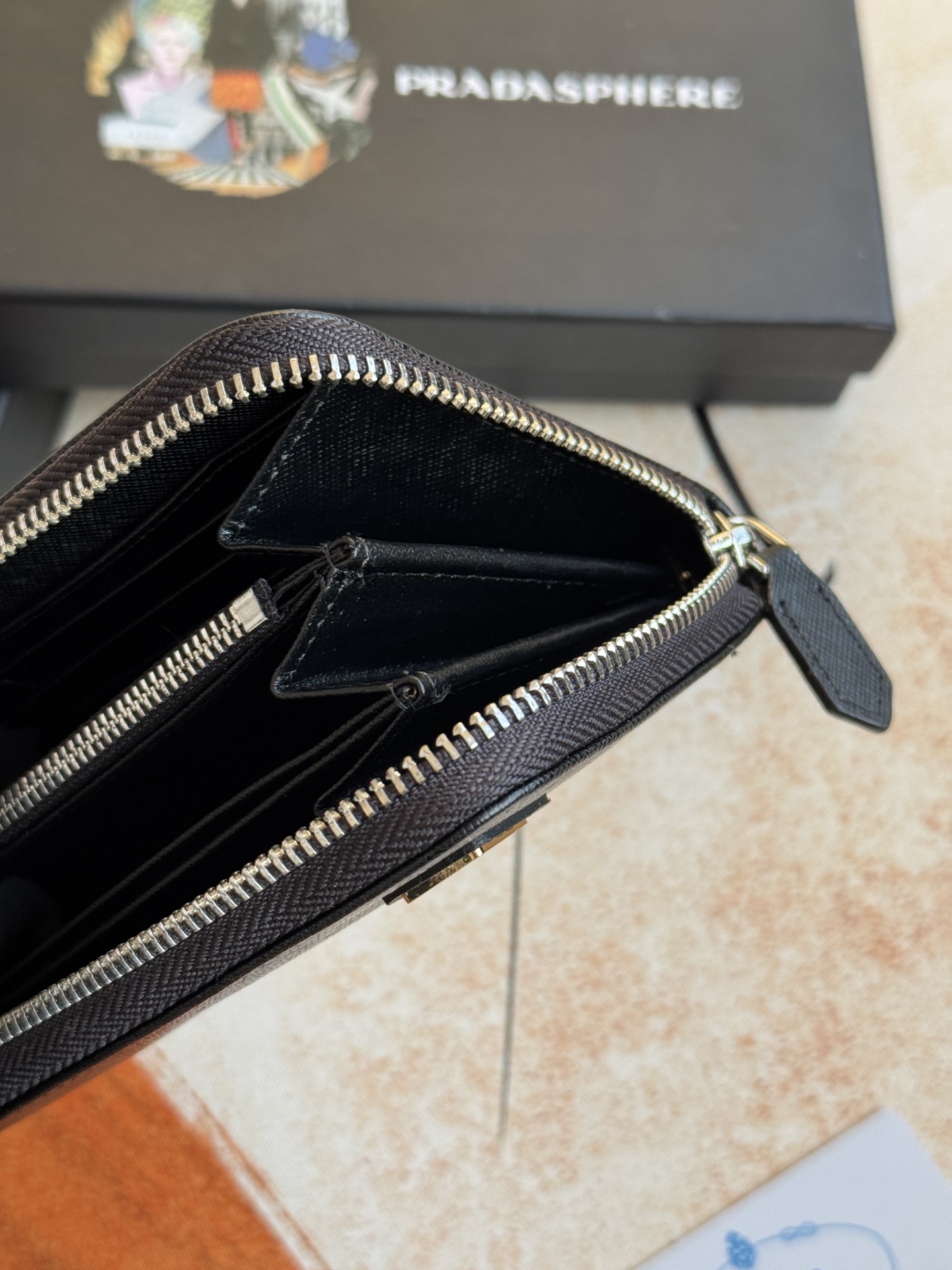 ZPクラシック小型単拉ジッパー財布 - イタリア製牛革、シンプルでスタイリッシュ