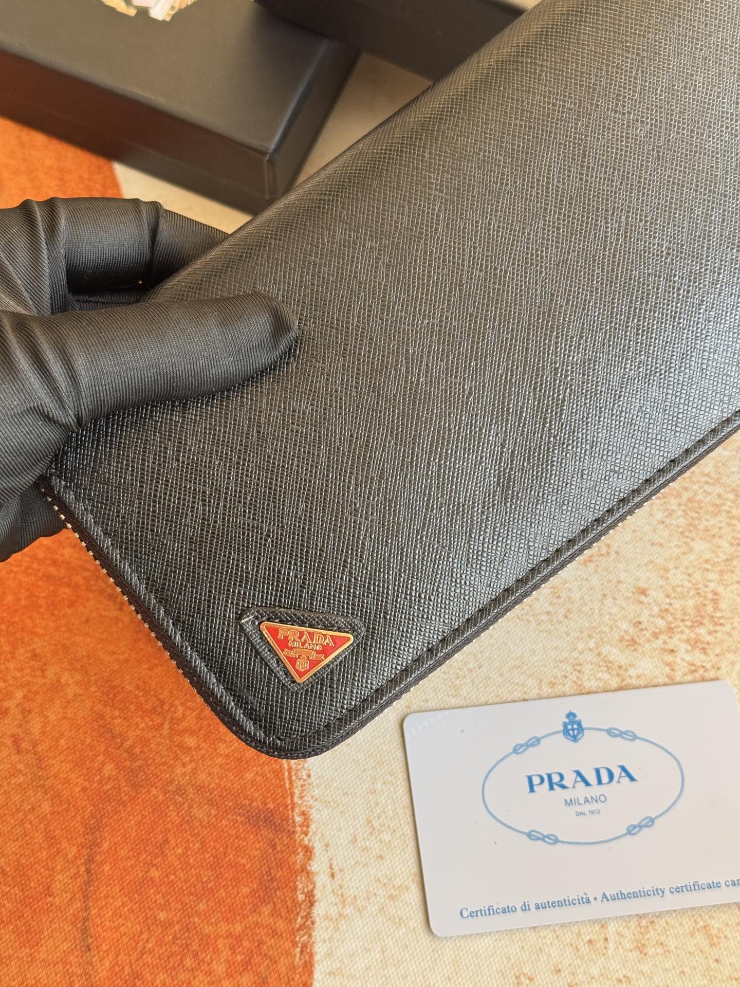 ZPクラシック小型単拉ジッパー財布 - イタリア製牛革、シンプルでスタイリッシュ