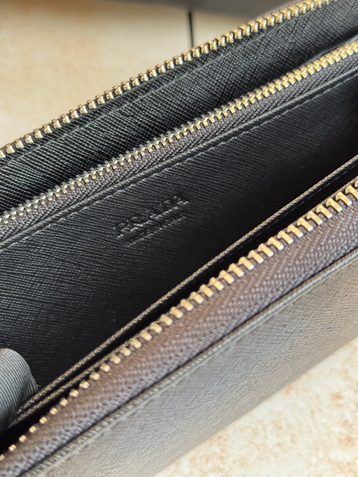 ZPクラシック小型単拉ジッパー財布 - イタリア製牛革、シンプルでスタイリッシュ