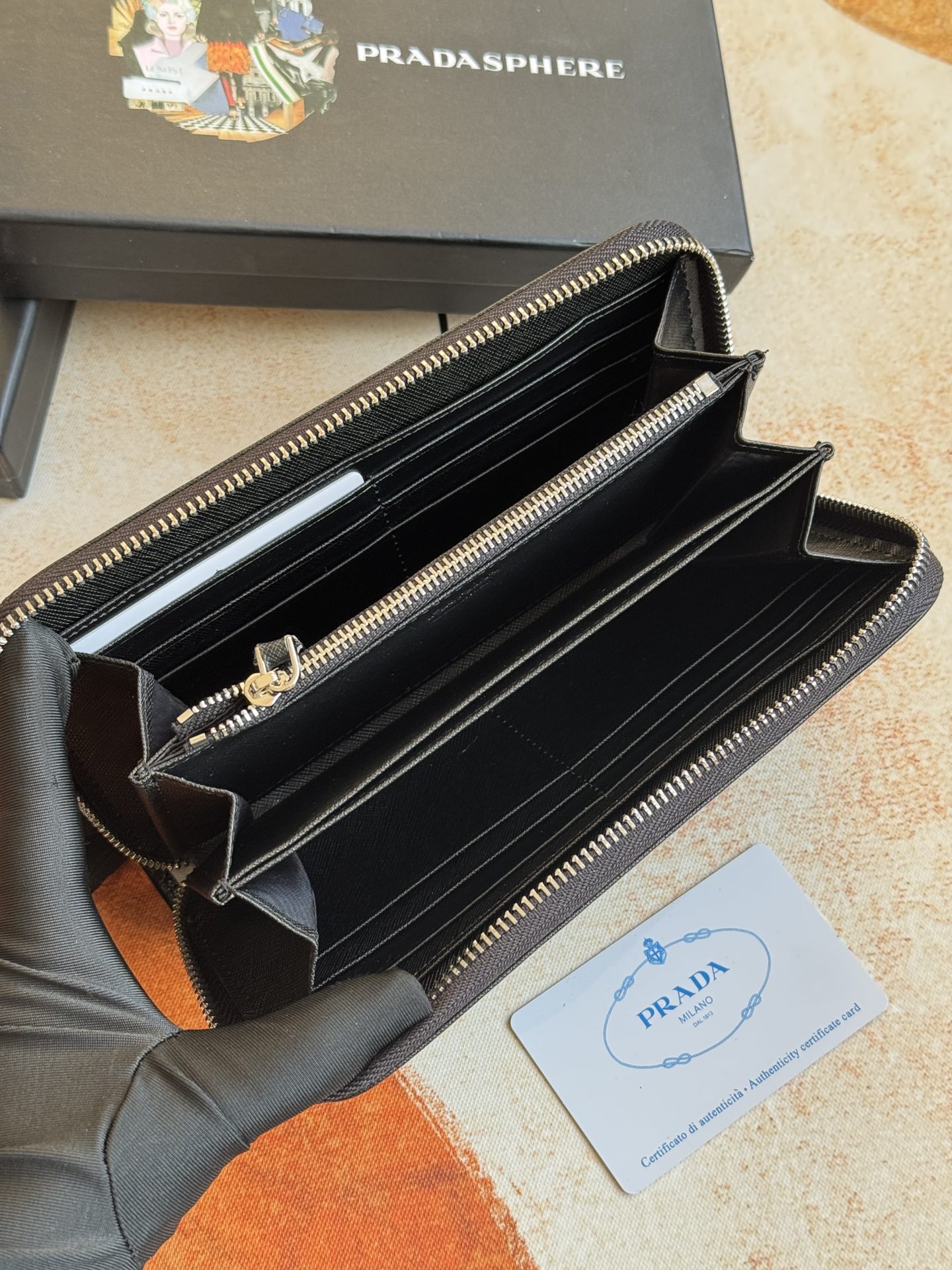 ZPクラシック小型単拉ジッパー財布 - イタリア製牛革、シンプルでスタイリッシュ