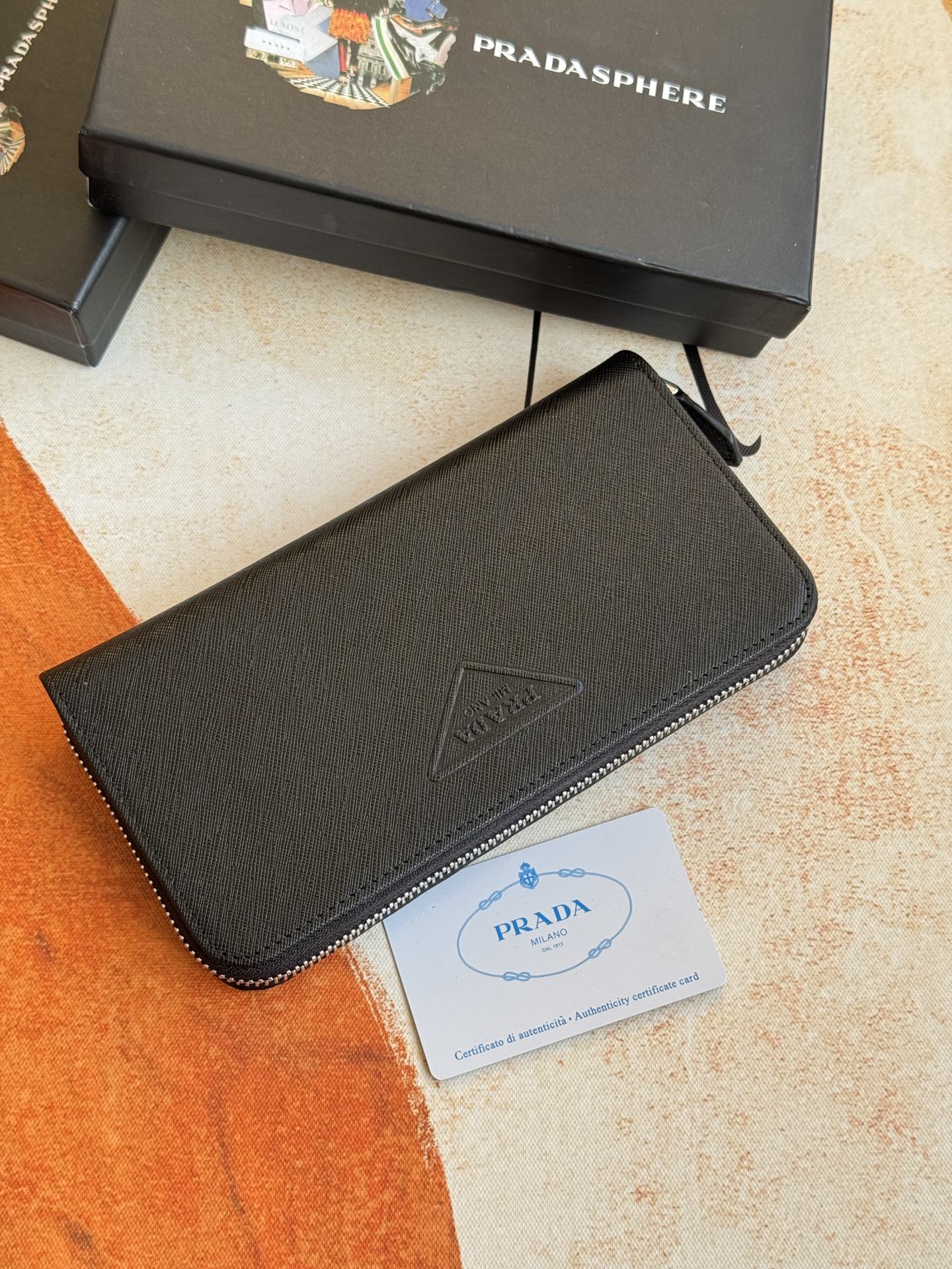 ZPクラシック小型ラウンドジップ財布 - イタリア製牛革使用のスタイリッシュなデザイン