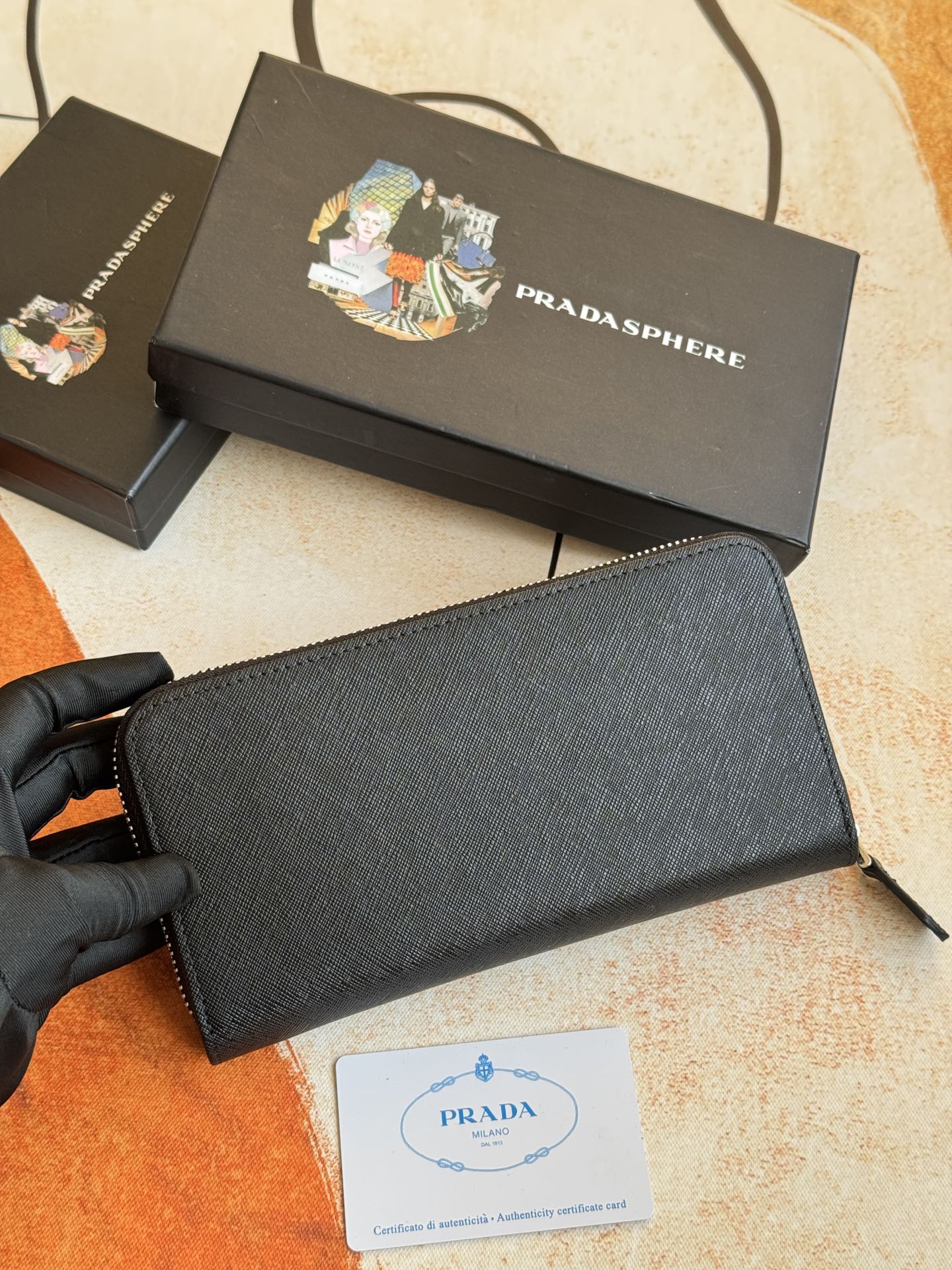 ZPクラシック小型ラウンドジップ財布 - イタリア製牛革使用のスタイリッシュなデザイン