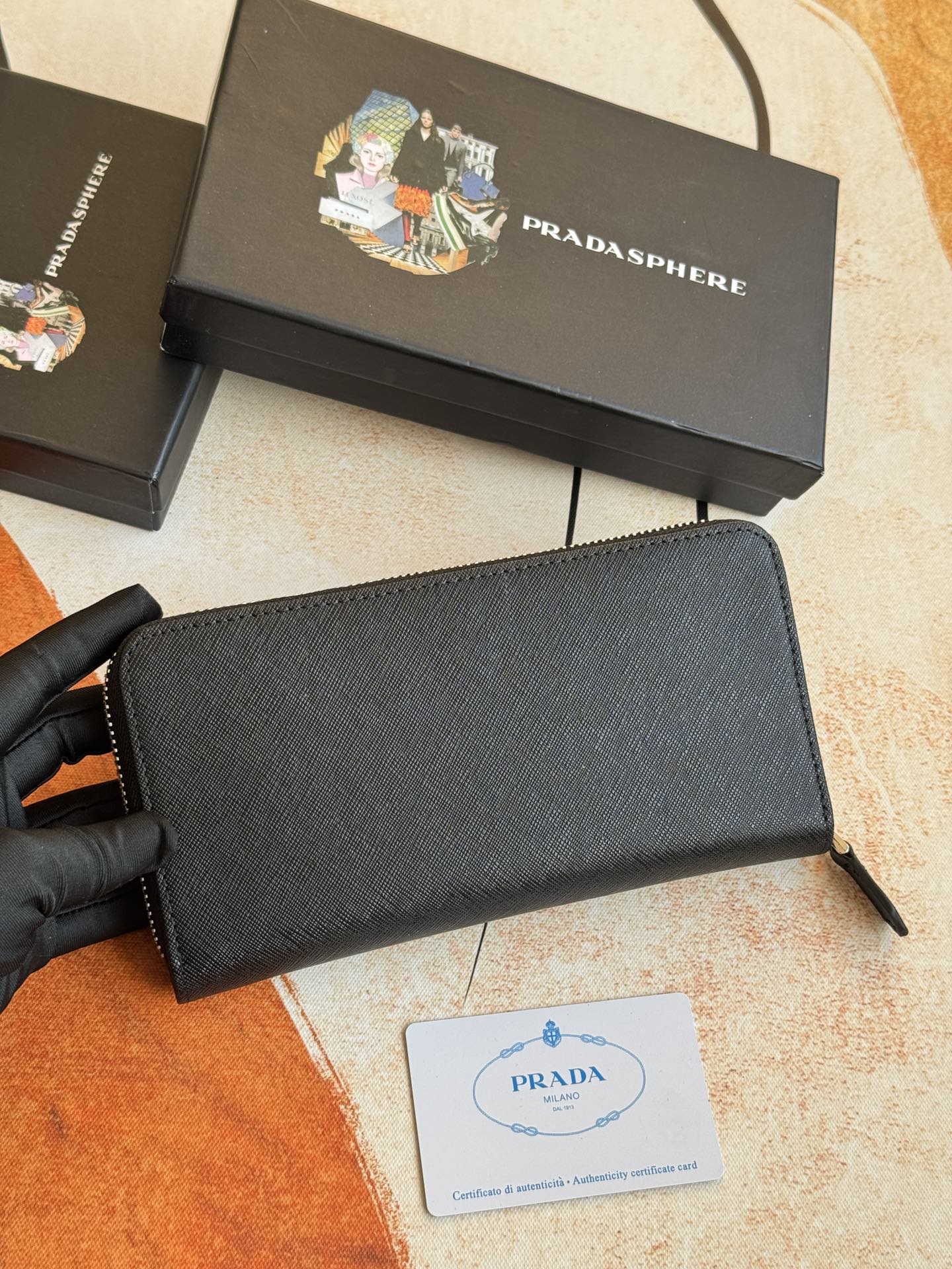 ZPクラシック単拉ファスナー財布 - イタリア製牛革使用の洗練デザイン