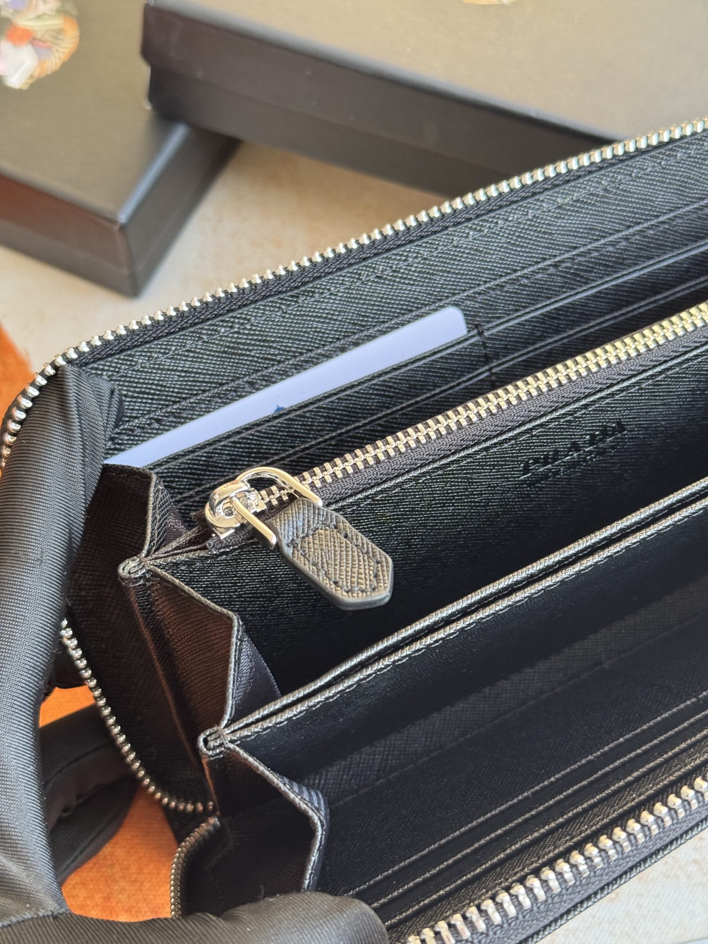 ZPクラシック小型ラウンドジッパー財布 - イタリア製牛革使用