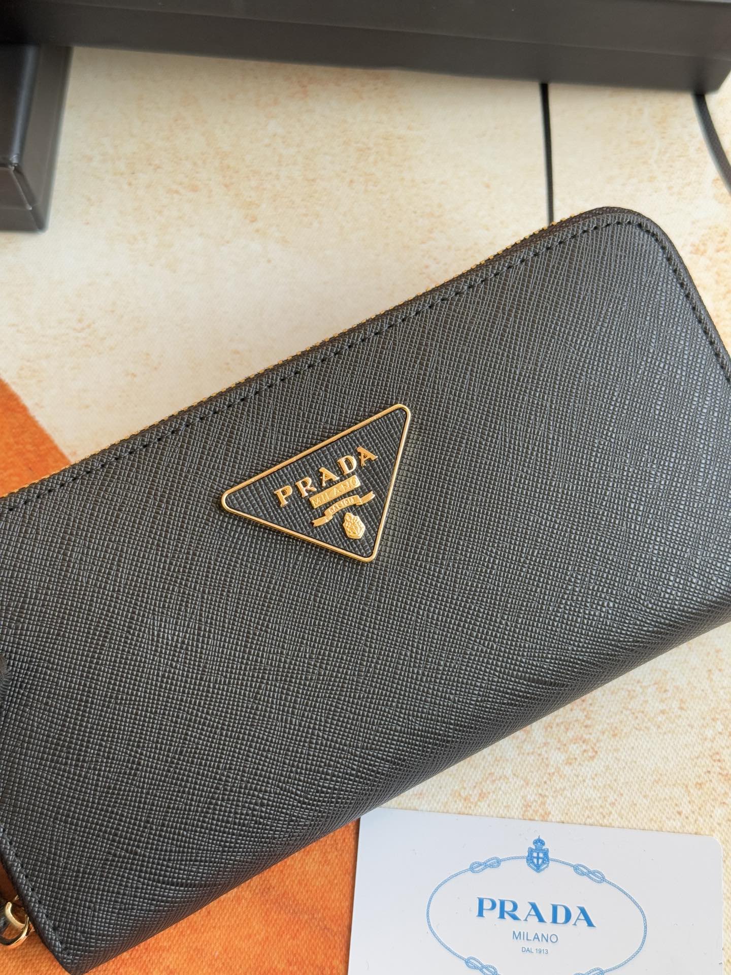 ZPクラシック小型単拉链財布 - イタリア製高級牛皮使用