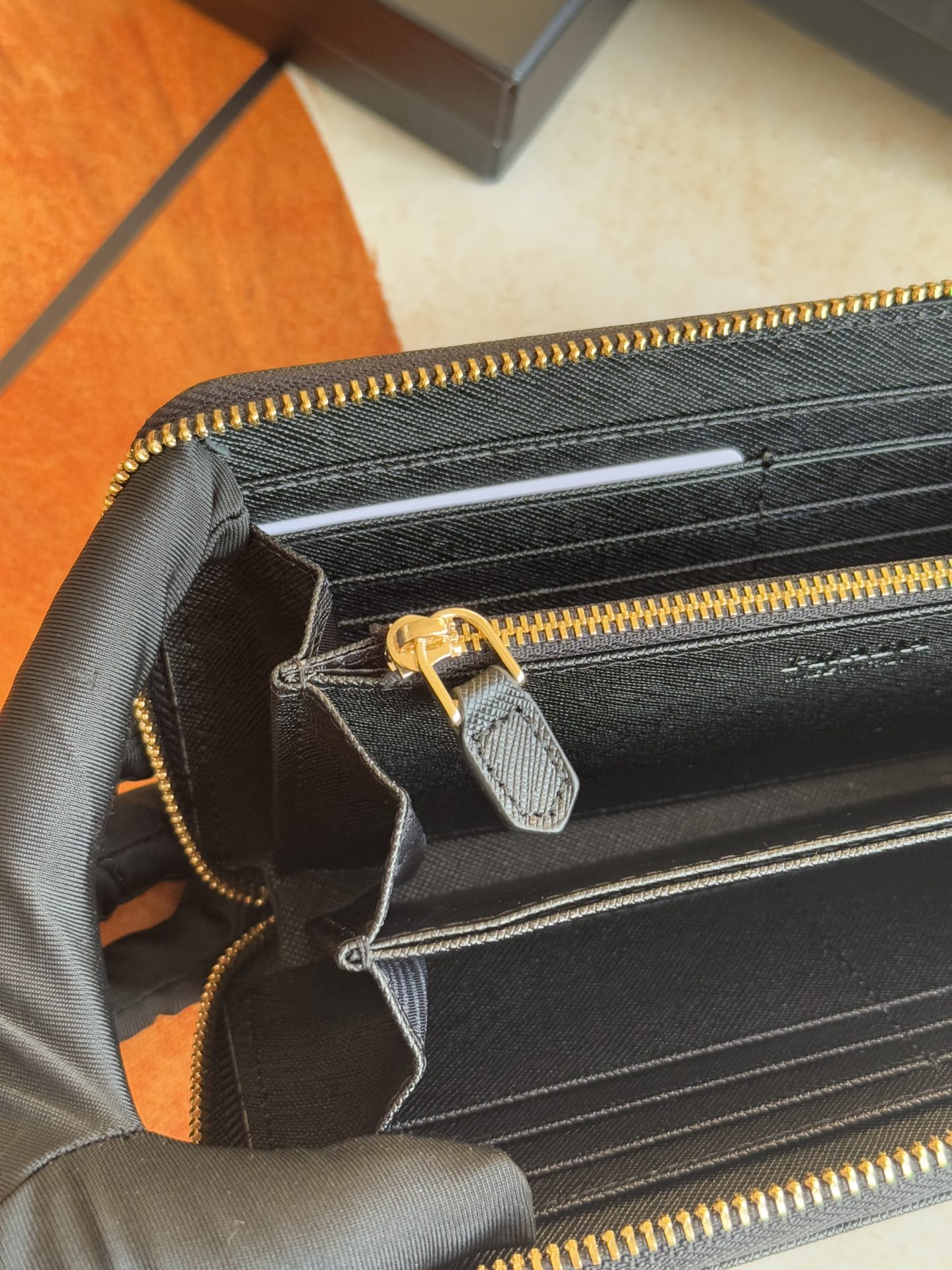 ZPクラシック小型単拉链財布 - イタリア製高級牛皮使用