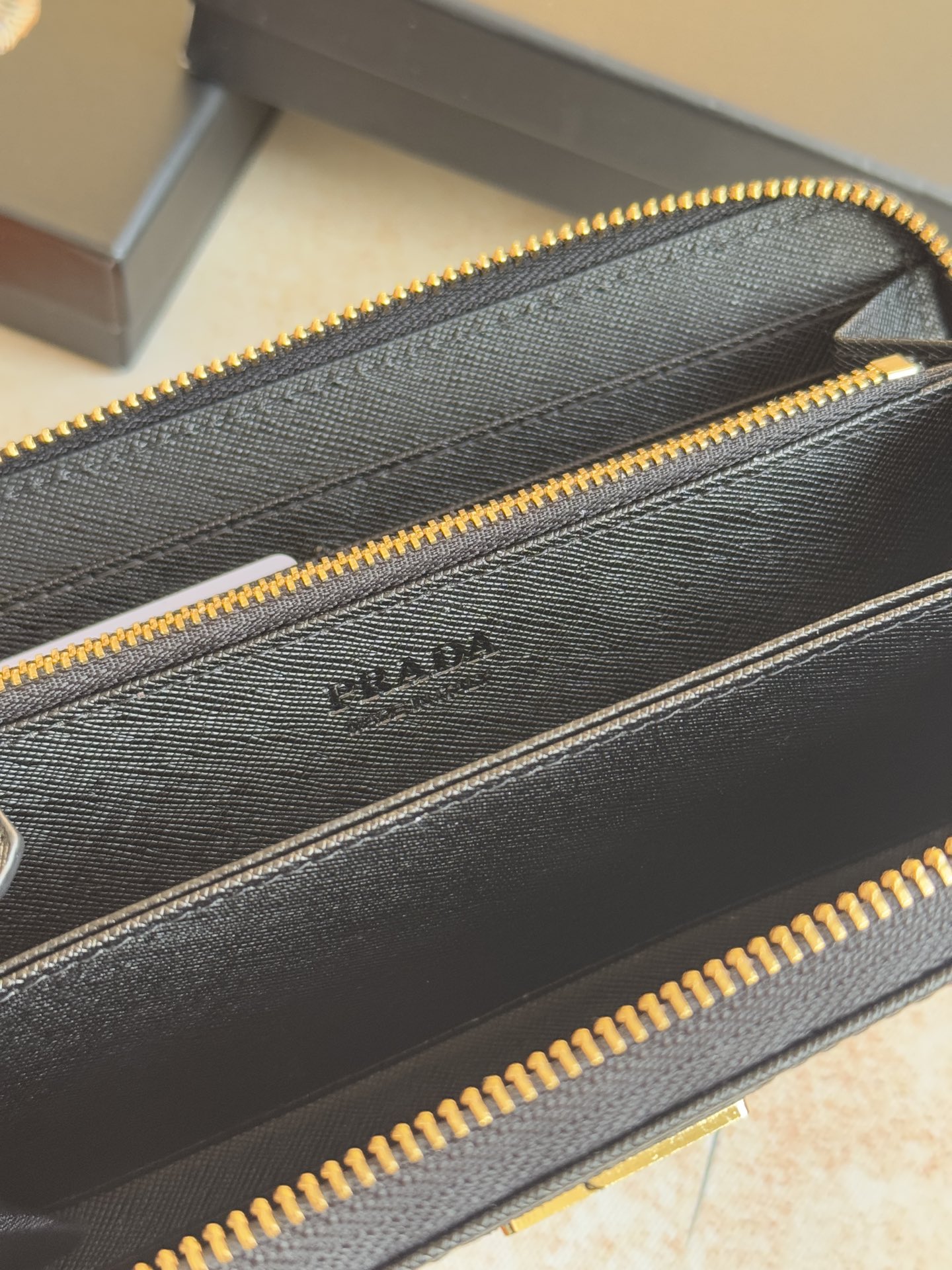 ZPクラシック小型単拉链財布 - イタリア製高級牛皮使用