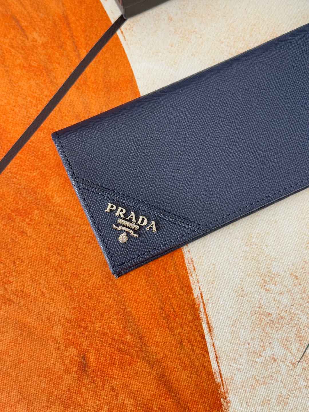 ZPクラシック西装夹財布 - シンプルでスタイリッシュなデザイン