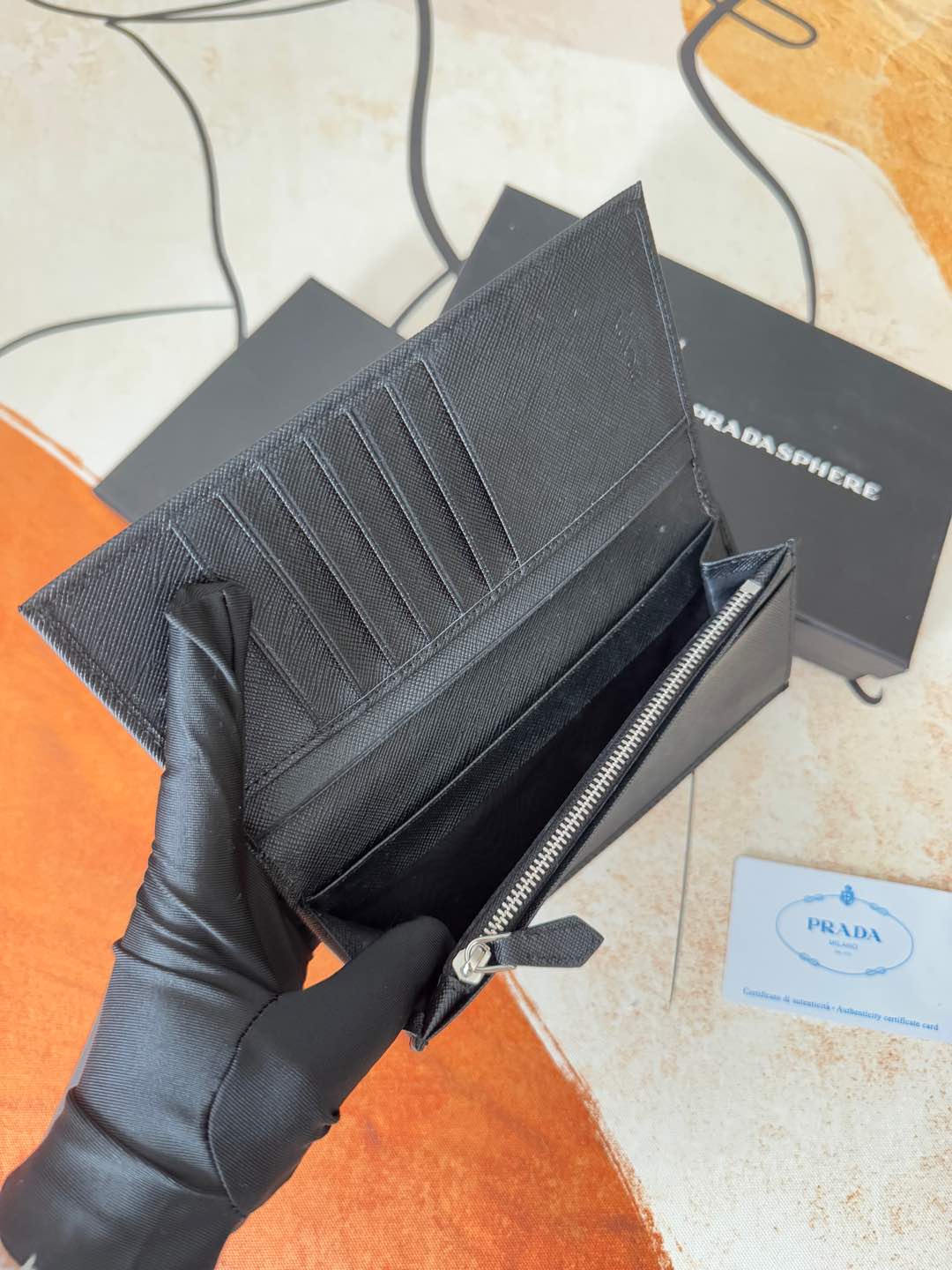 イタリア製ブルー牛皮財布 - シンプルでスタイリッシュなデザイン