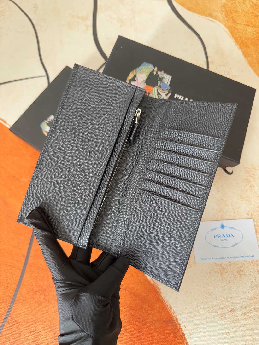 イタリア製ブルー牛皮財布 - シンプルでスタイリッシュなデザイン