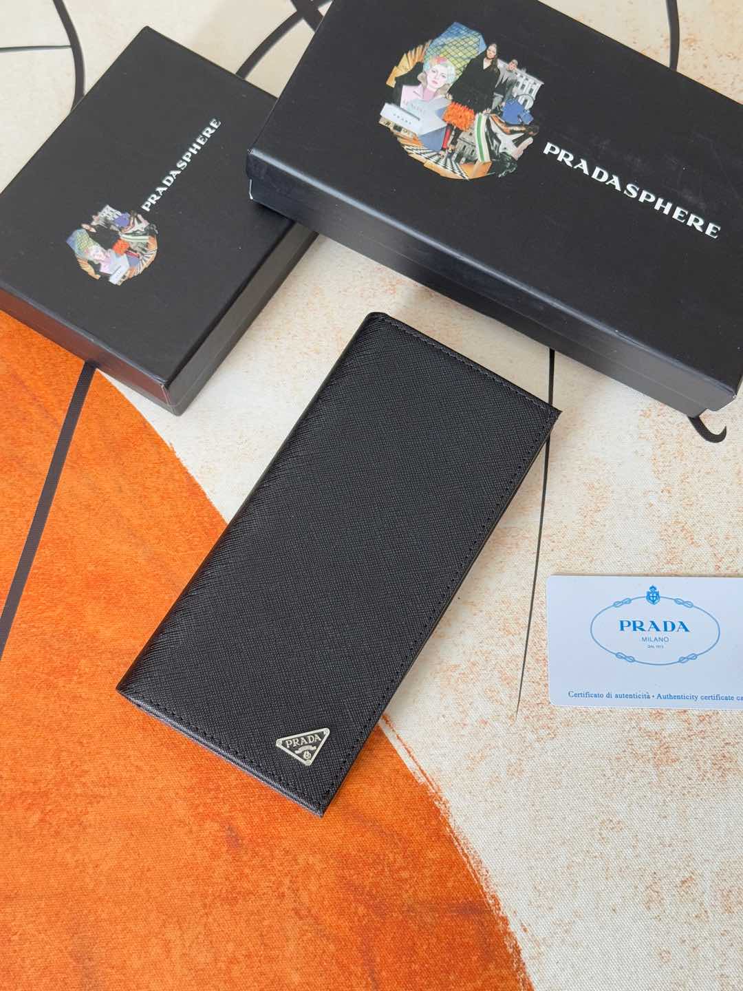 イタリア製ブルー牛皮財布 - シンプルでスタイリッシュなデザイン