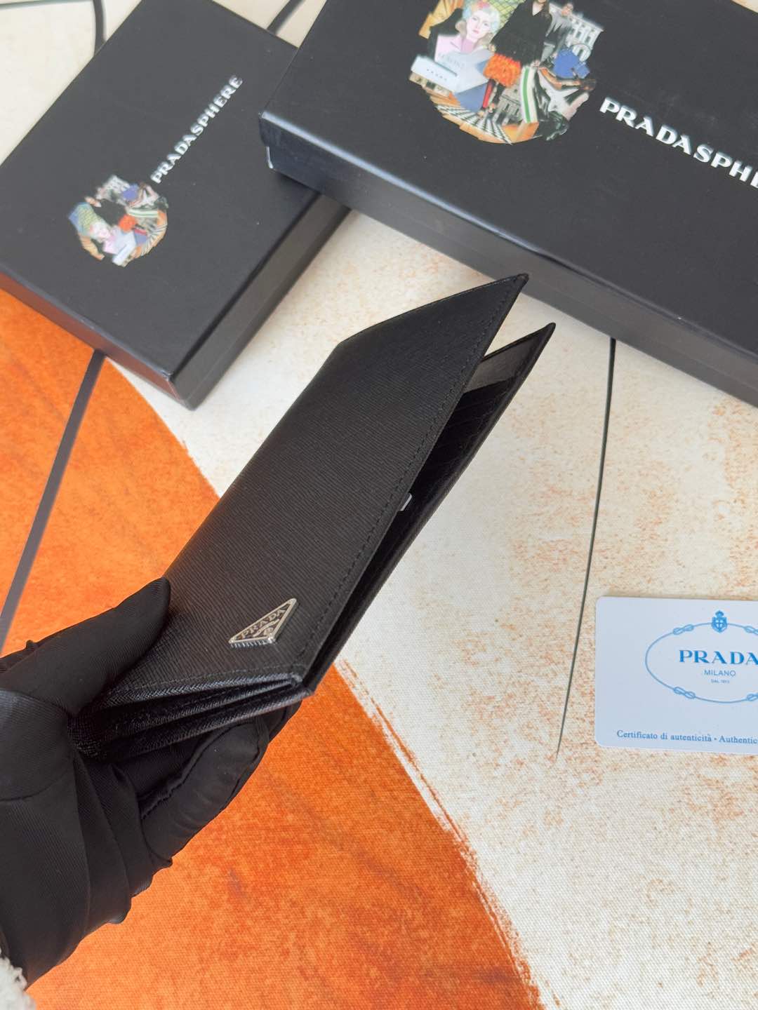 イタリア製ブルー牛皮財布 - シンプルでスタイリッシュなデザイン