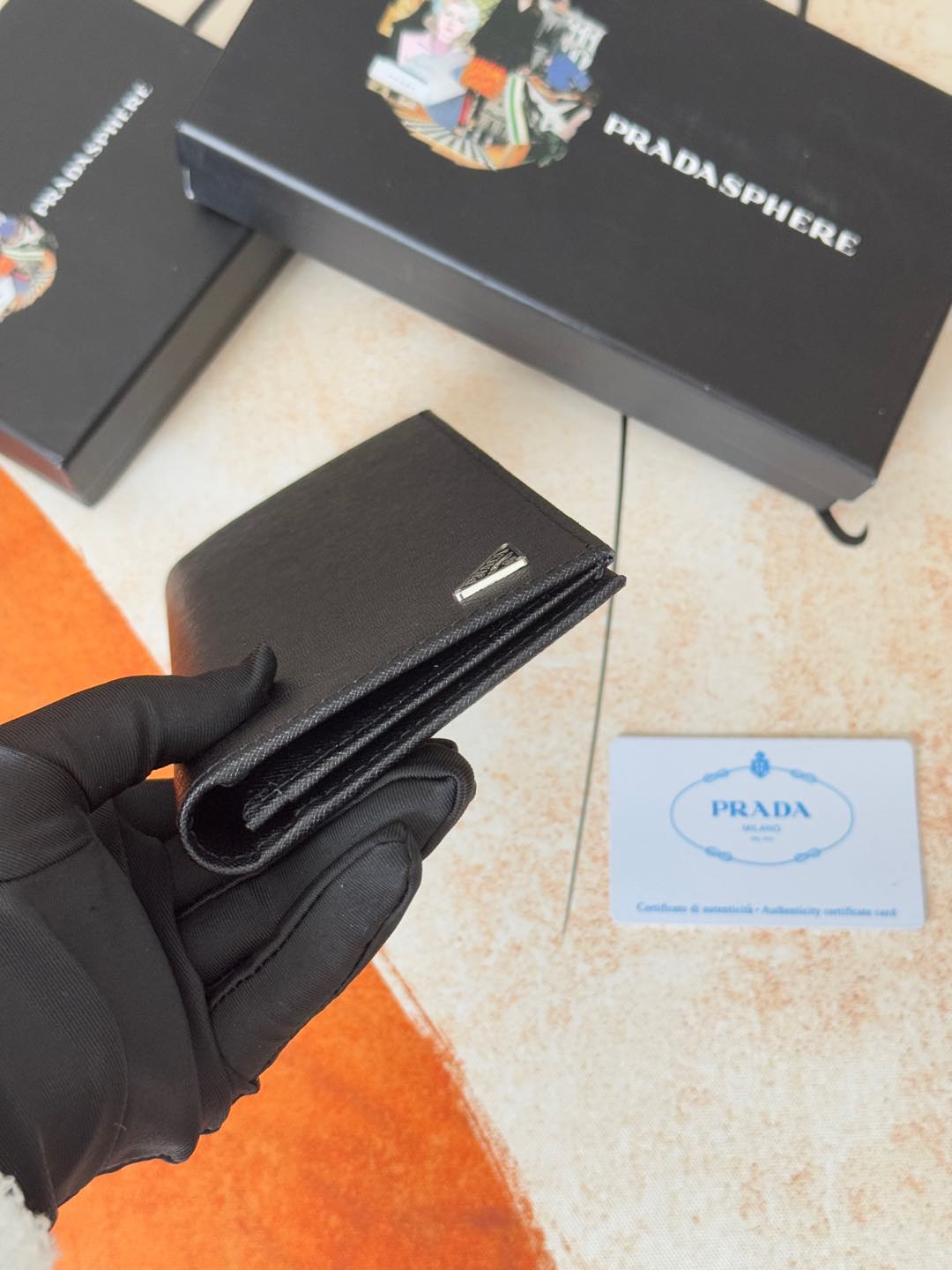 イタリア製ブルー牛皮財布 - シンプルでスタイリッシュなデザイン