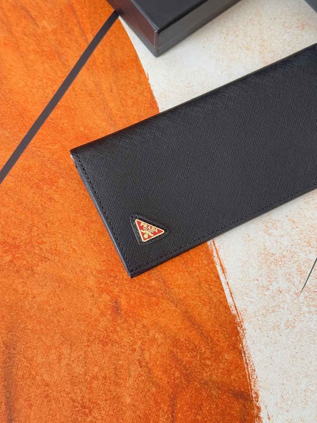 ZPクラシック西装夹財布 - シンプルでスタイリッシュなデザイン