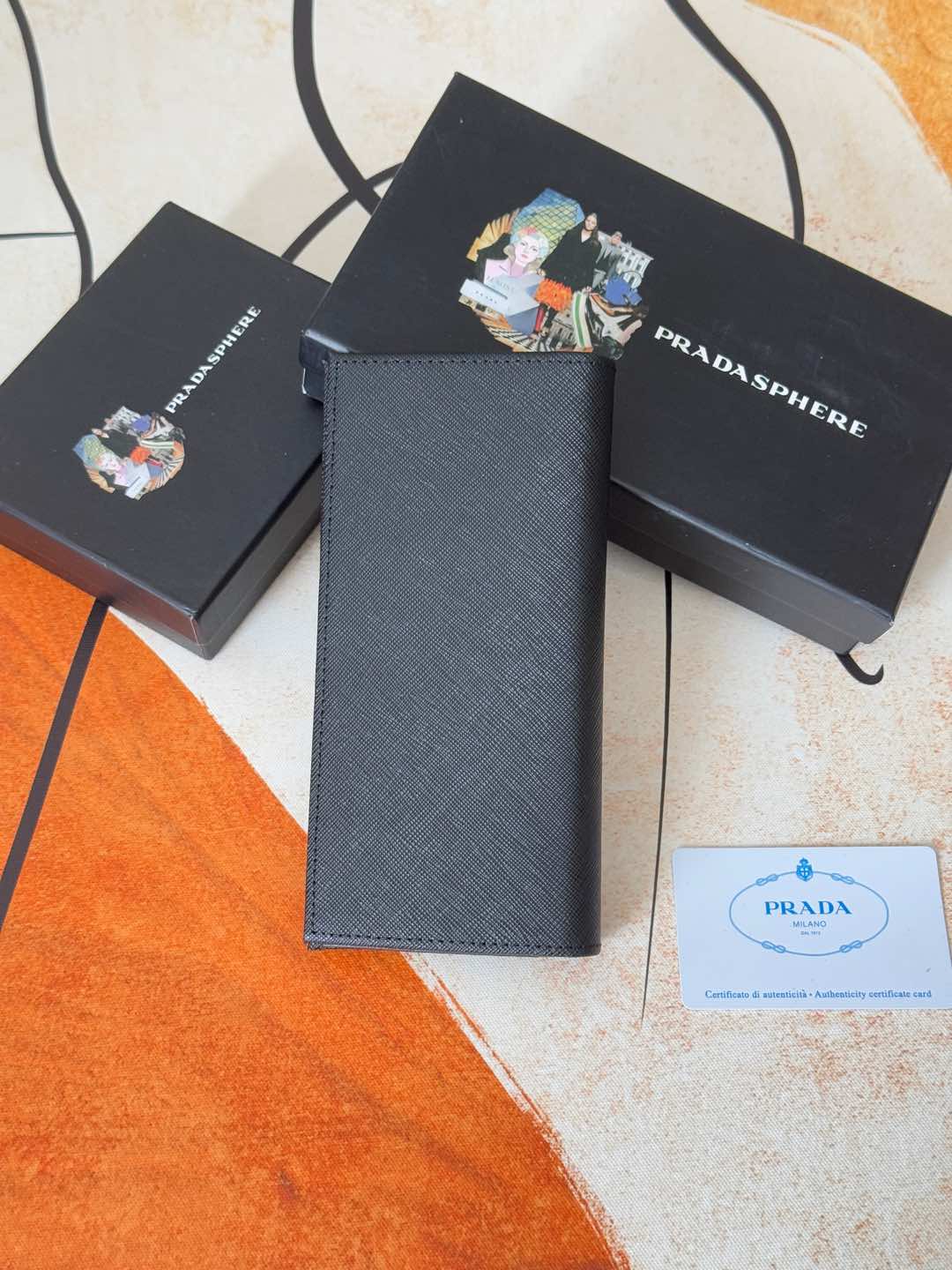 イタリア製ブルー牛皮財布 - シンプルでスタイリッシュなデザイン