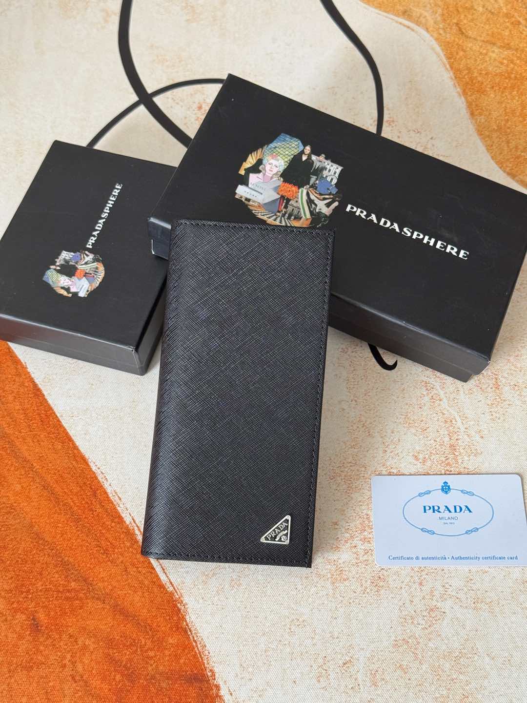 イタリア製ブルー牛皮財布 - シンプルでスタイリッシュなデザイン