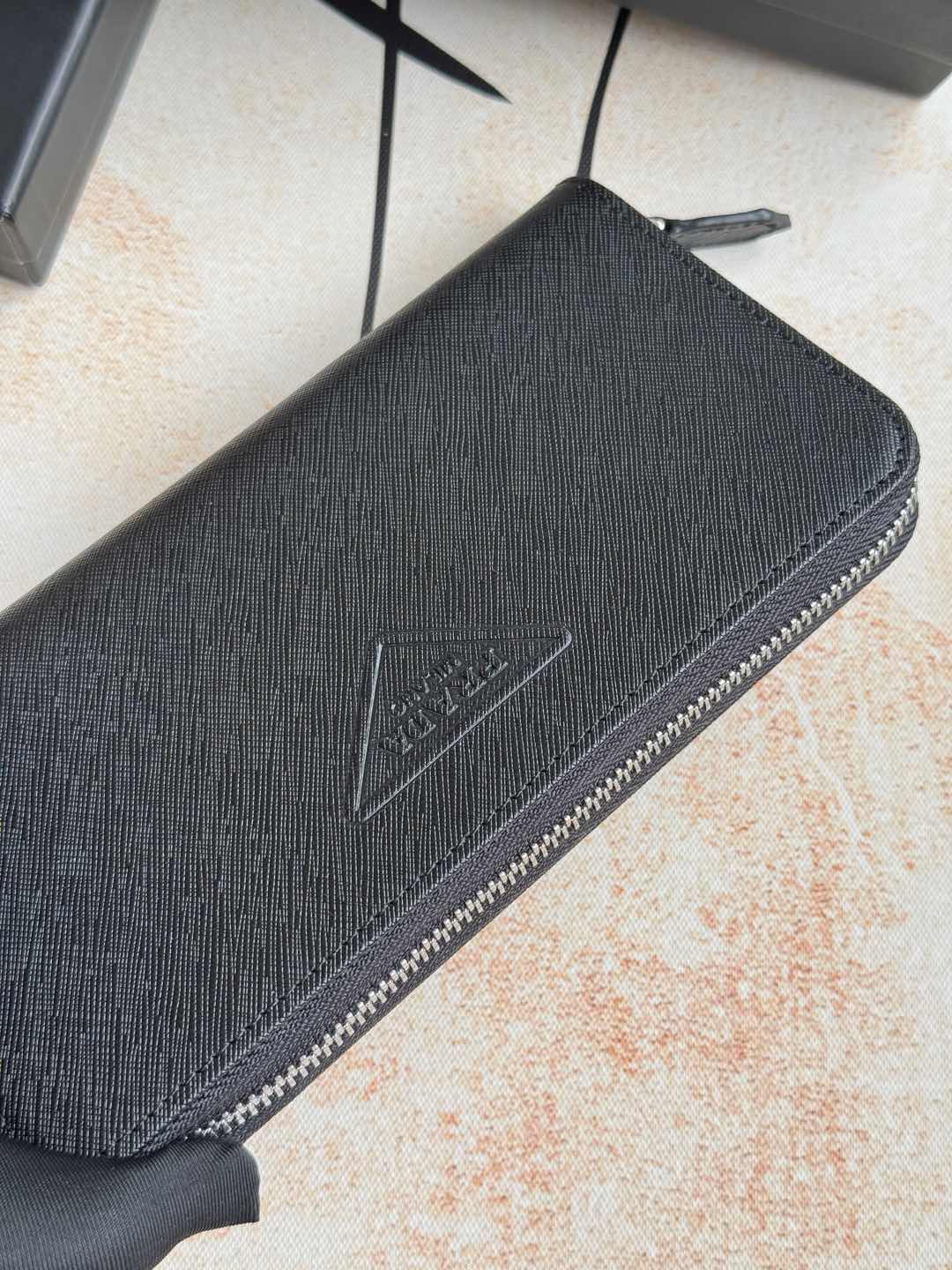 ZPクラシック小型ラウンドファスナー財布 - イタリア製牛皮使用