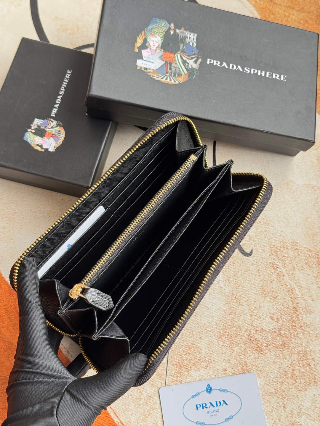 ZPクラシック単拉链財布 - イタリア製の高級牛皮素材