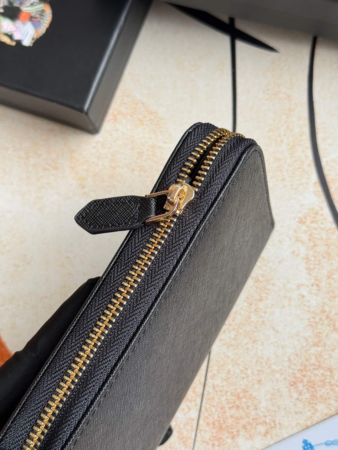 ZPクラシック単拉链財布 - イタリア製の高級牛皮素材