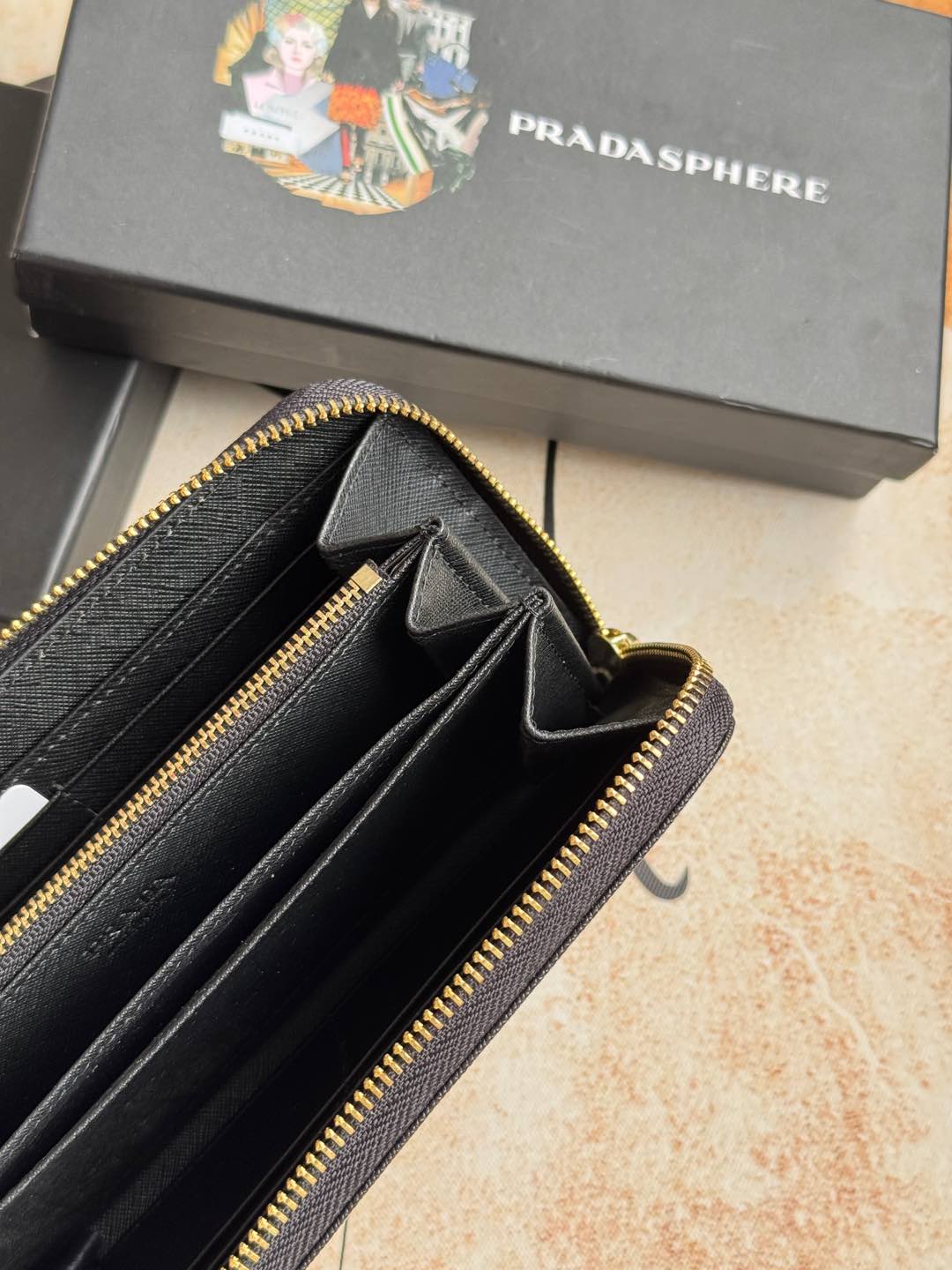 ZPクラシック単拉链財布 - イタリア製の高級牛皮素材