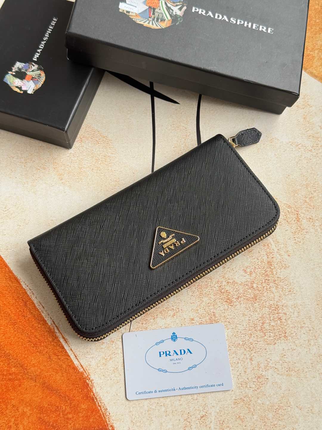 ZPクラシック単拉链財布 - イタリア製の高級牛皮素材