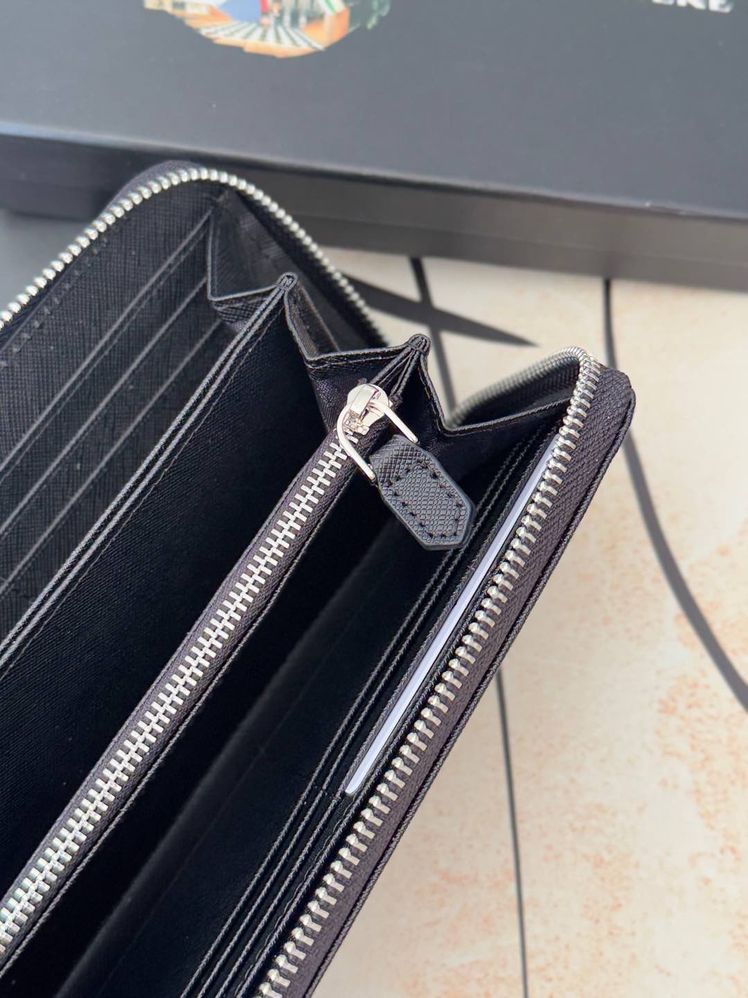 ZPクラシック小型単拉链財布 - イタリア製牛皮使用