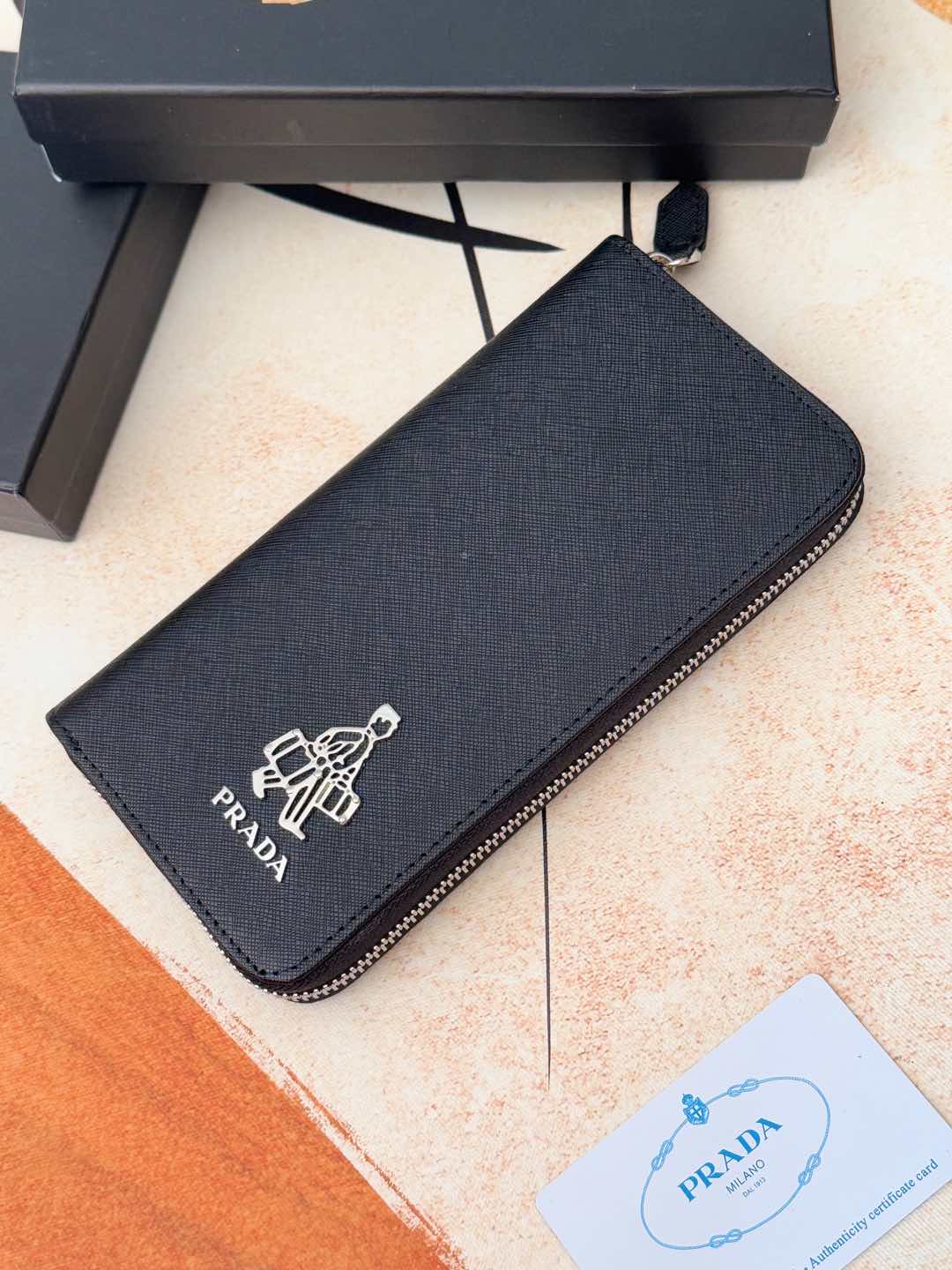 ZPクラシック小型単拉链財布 - イタリア製牛皮使用