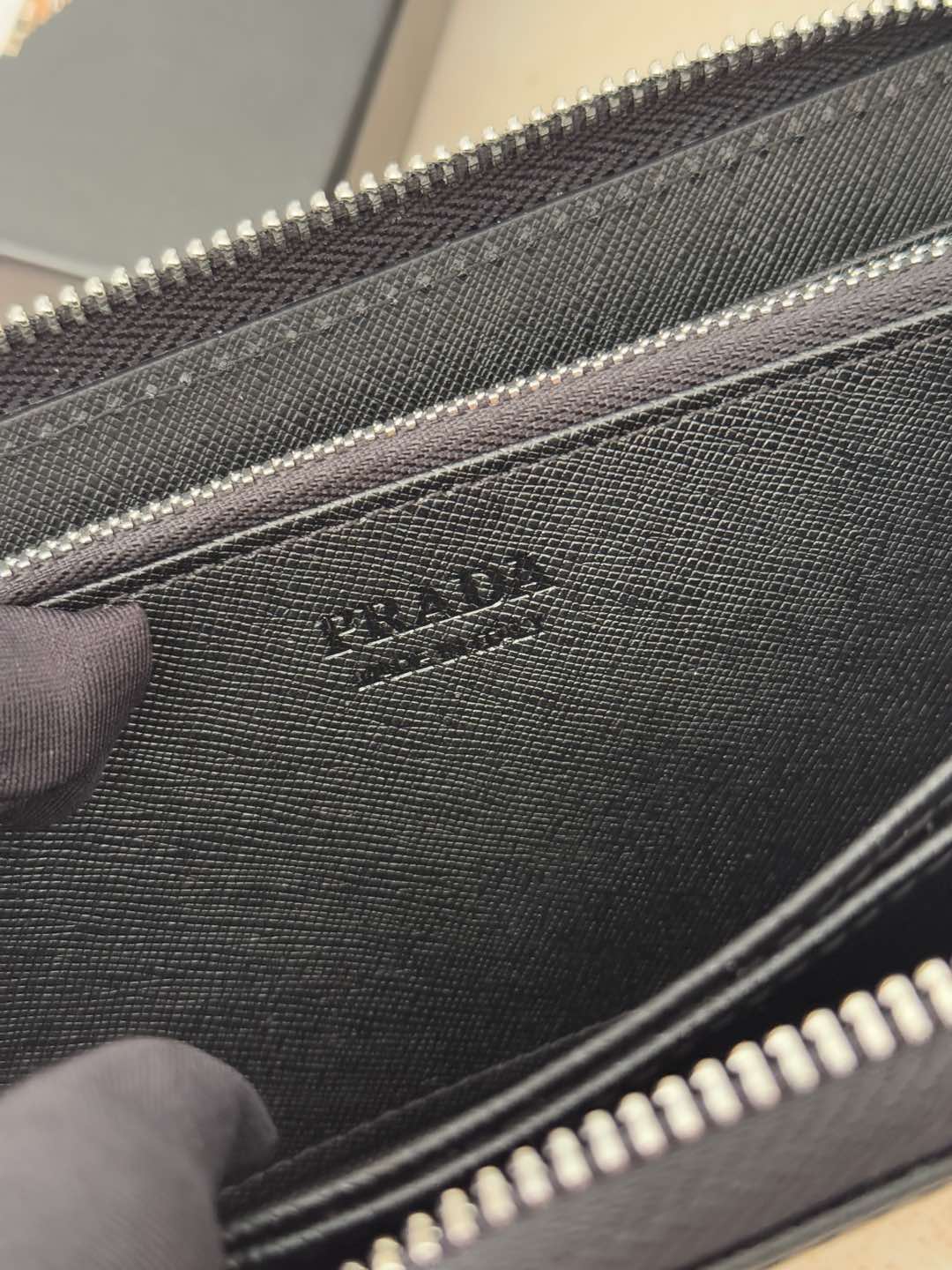 ZPクラシック小型単拉链財布 - イタリア製牛皮使用