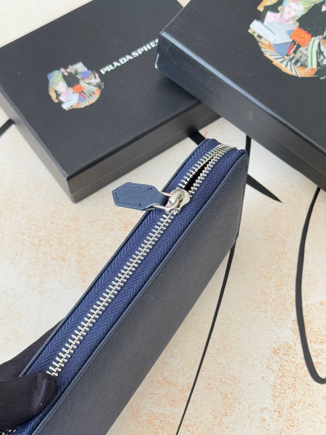 ZPクラシック小型ラウンドファスナー財布 - イタリア製牛皮使用