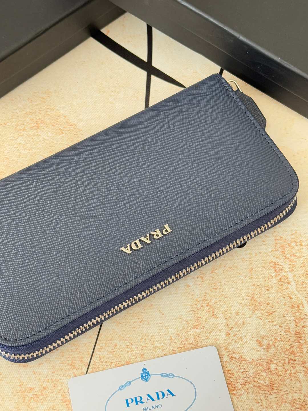 ZPクラシック小型単拉链財布 - イタリア製牛皮使用