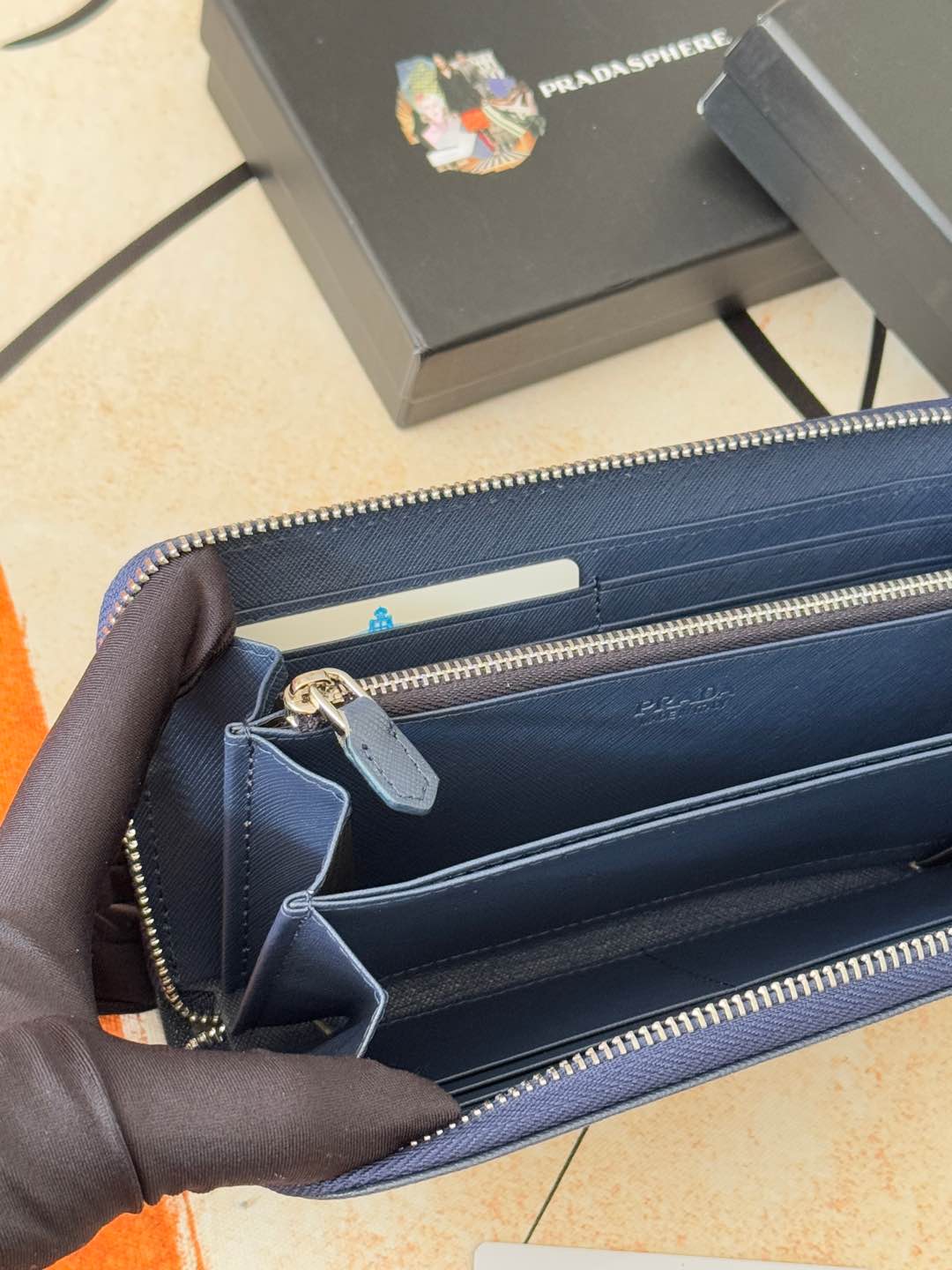 ZPクラシック小型ラウンドファスナー財布 - イタリア製牛皮使用