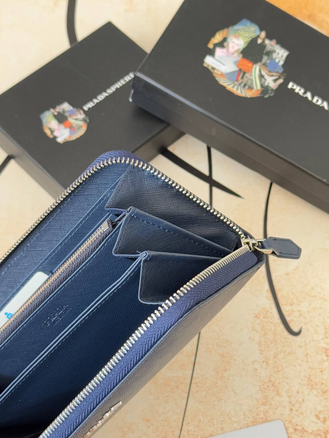 ZPクラシック小型ラウンドファスナー財布 - イタリア製牛皮使用