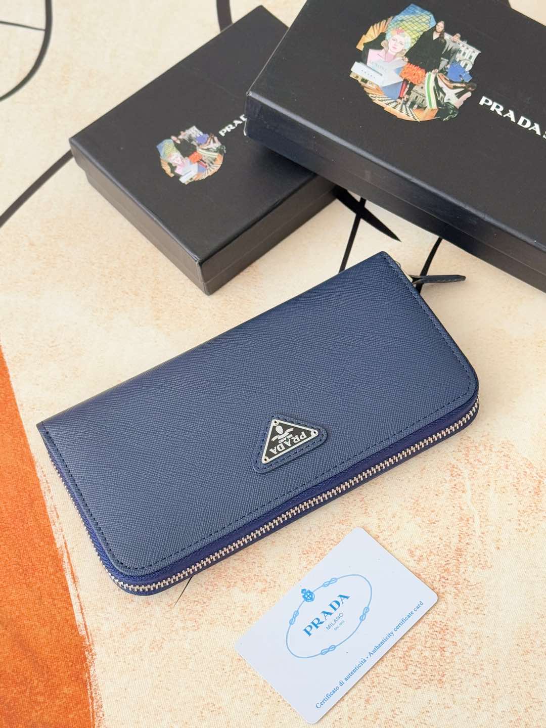 ZPクラシック小型単ラウンドジッパー財布 - イタリア製牛皮使用