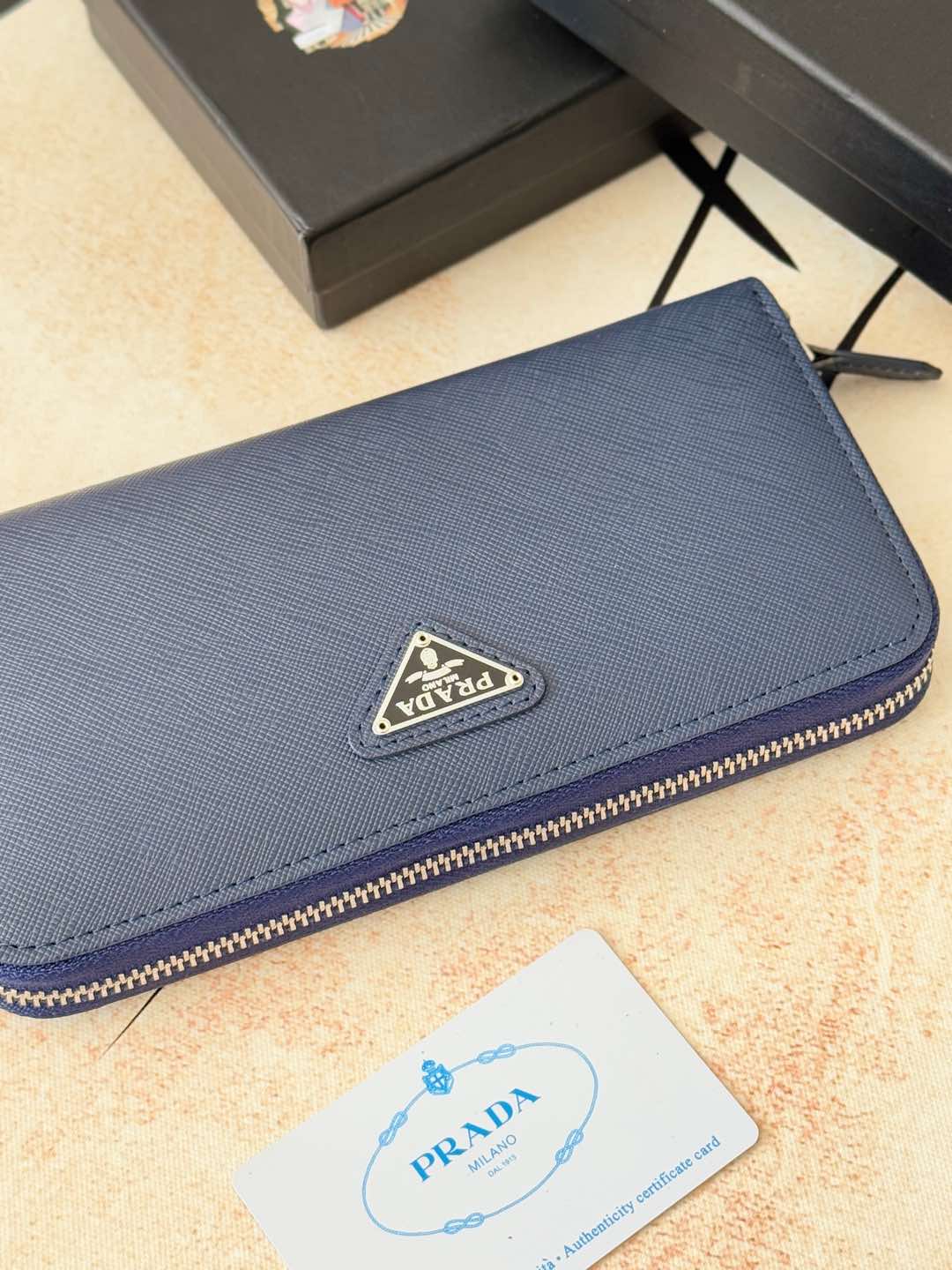 ZPクラシック小型単ラウンドジッパー財布 - イタリア製牛皮使用