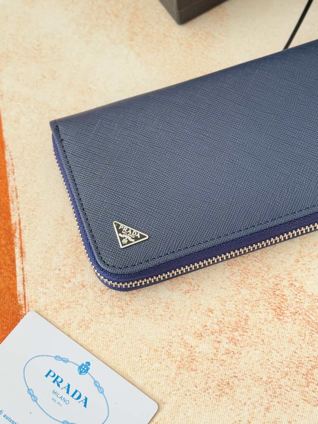 ZPクラシック小型ラウンドファスナー財布 - イタリア製牛皮使用