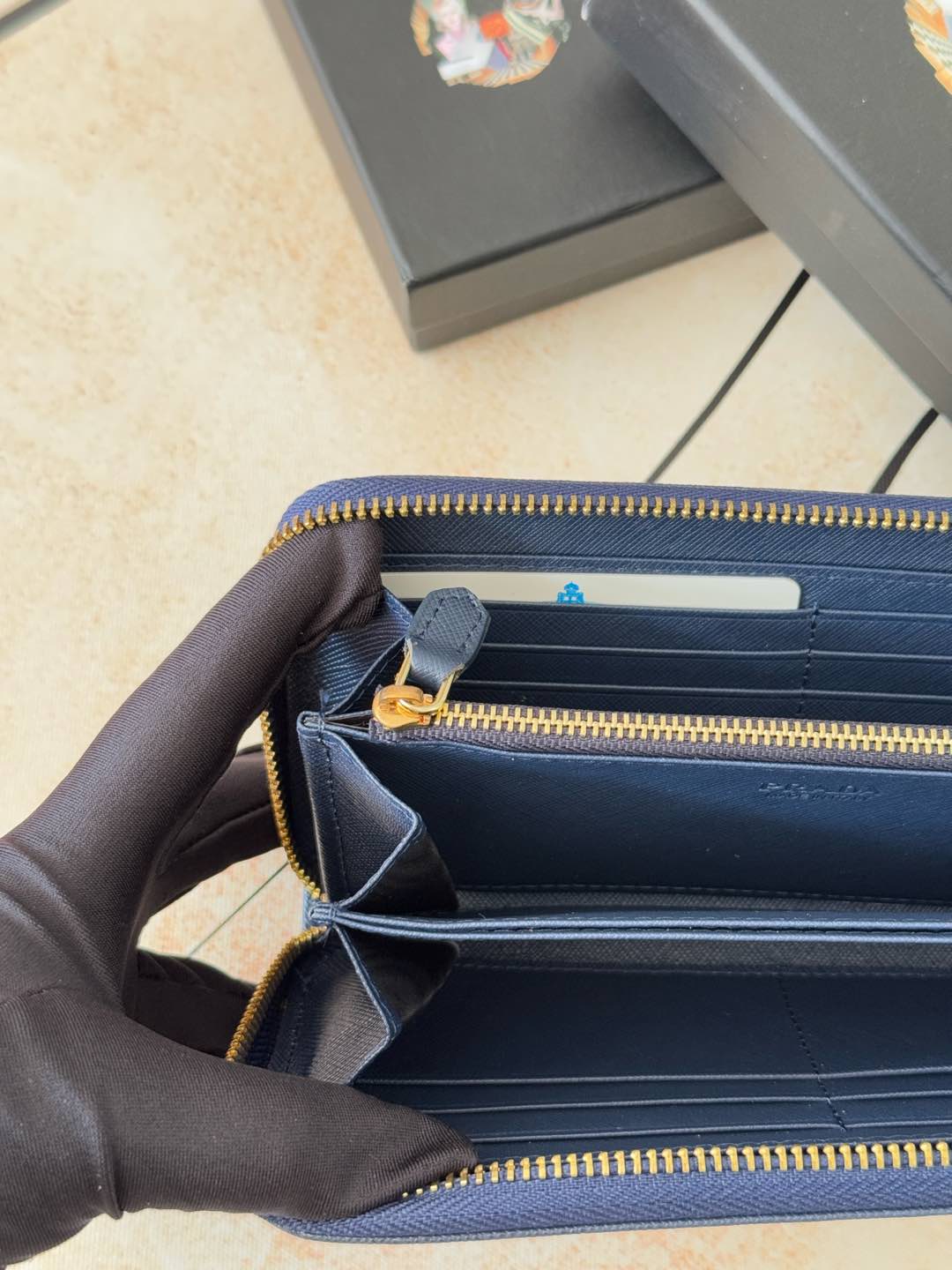 ZPクラシック小型単ラウンドジップ財布 - イタリア製の高級牛革使用